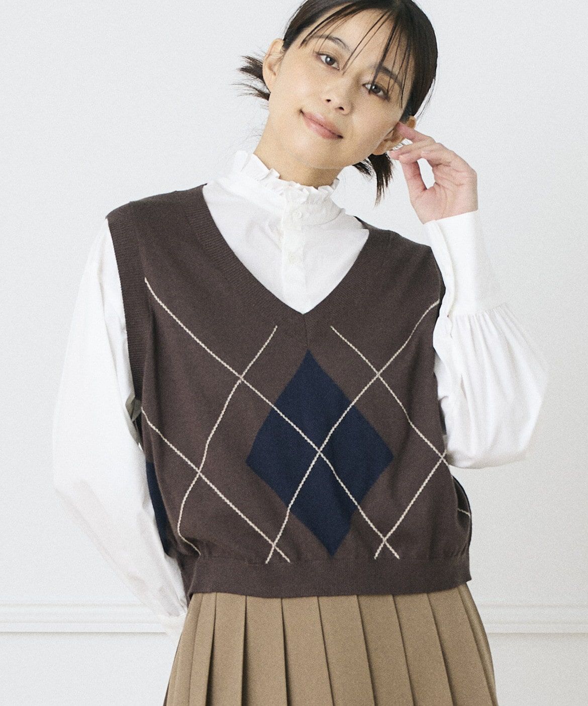 INED「《INED CLARO》クロップドニットベスト」|ニット・セーター|ブラウン