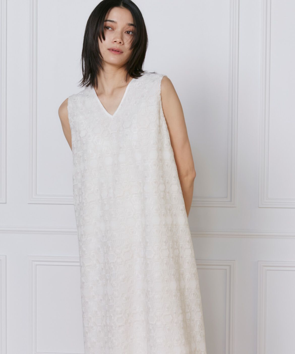 INED「幾何学柄レースドレス」|ワンピース|オートミール7