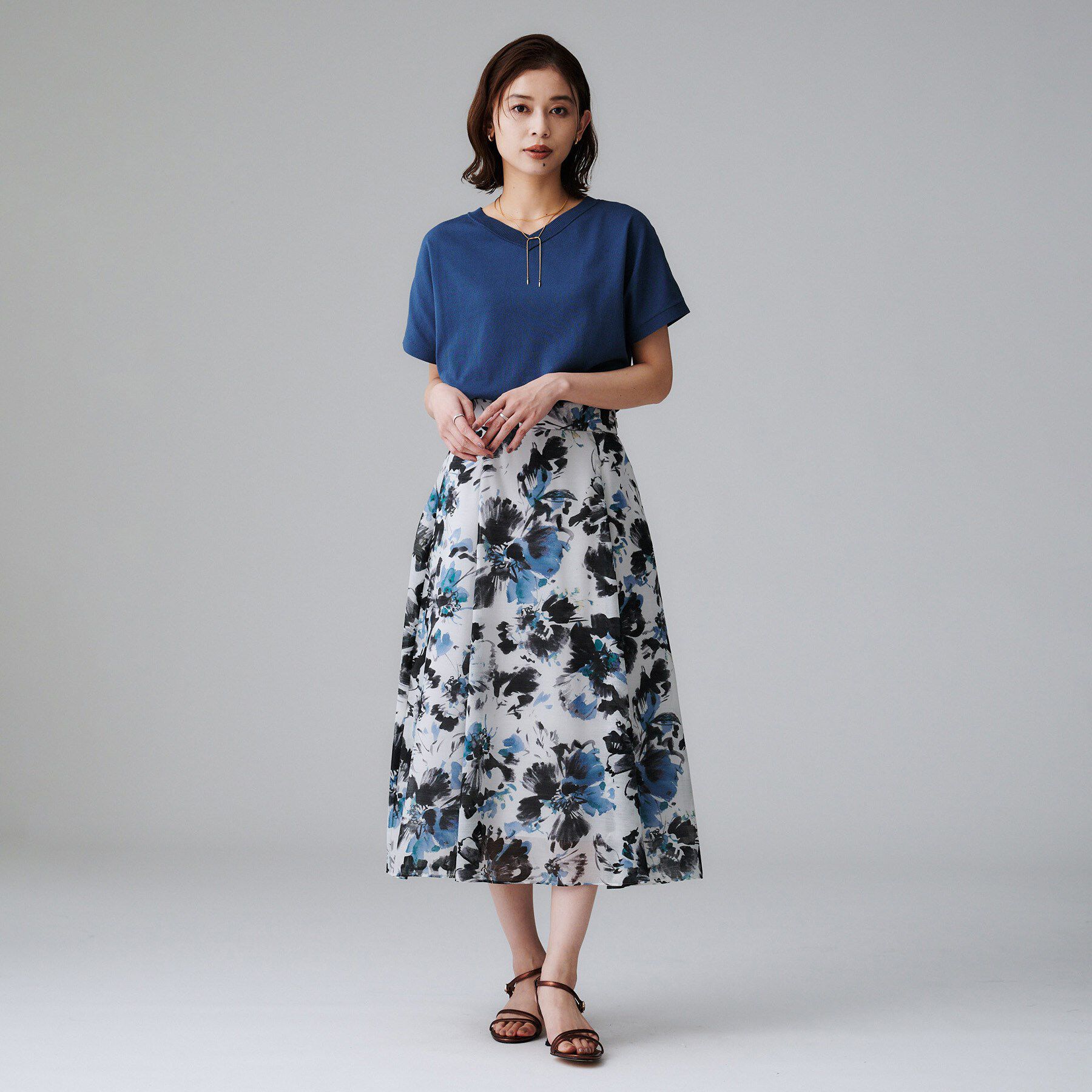 UNTITLED「【シアー/後ろウエストゴム/花柄】ペイントフラワースカート」|スカート|