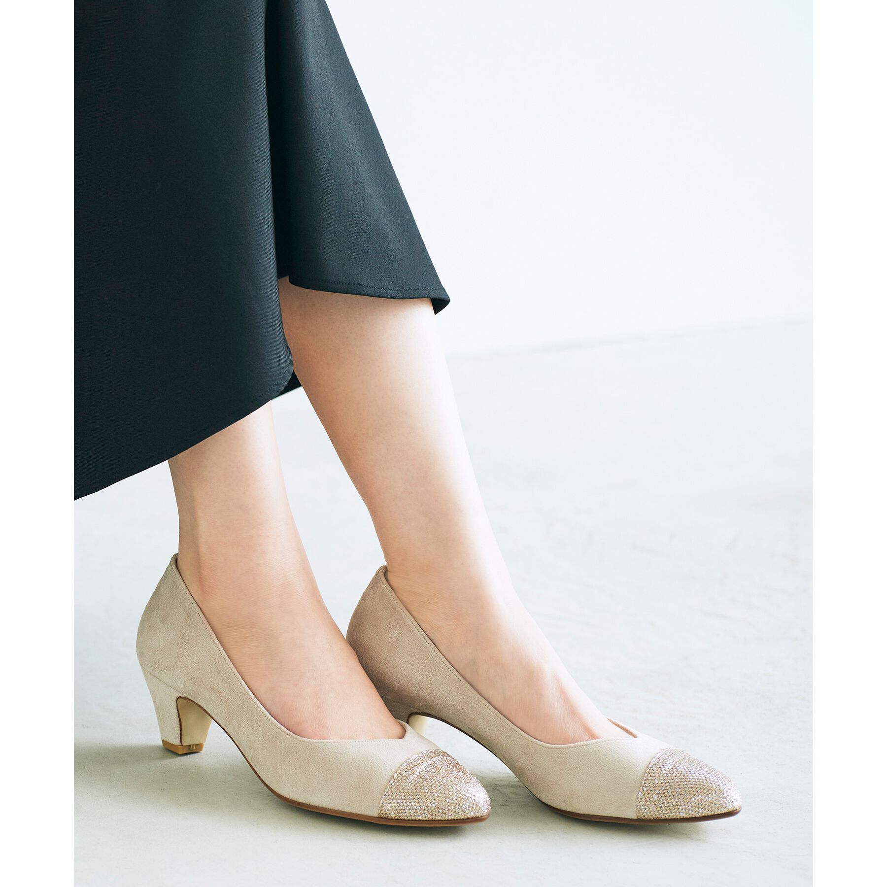 grove「【ふわっと心地よい足入れ】やわここち(R)Vカットパンプス」|パンプス|ﾄｩﾗﾒﾍﾞｰｼﾞｭ(551)