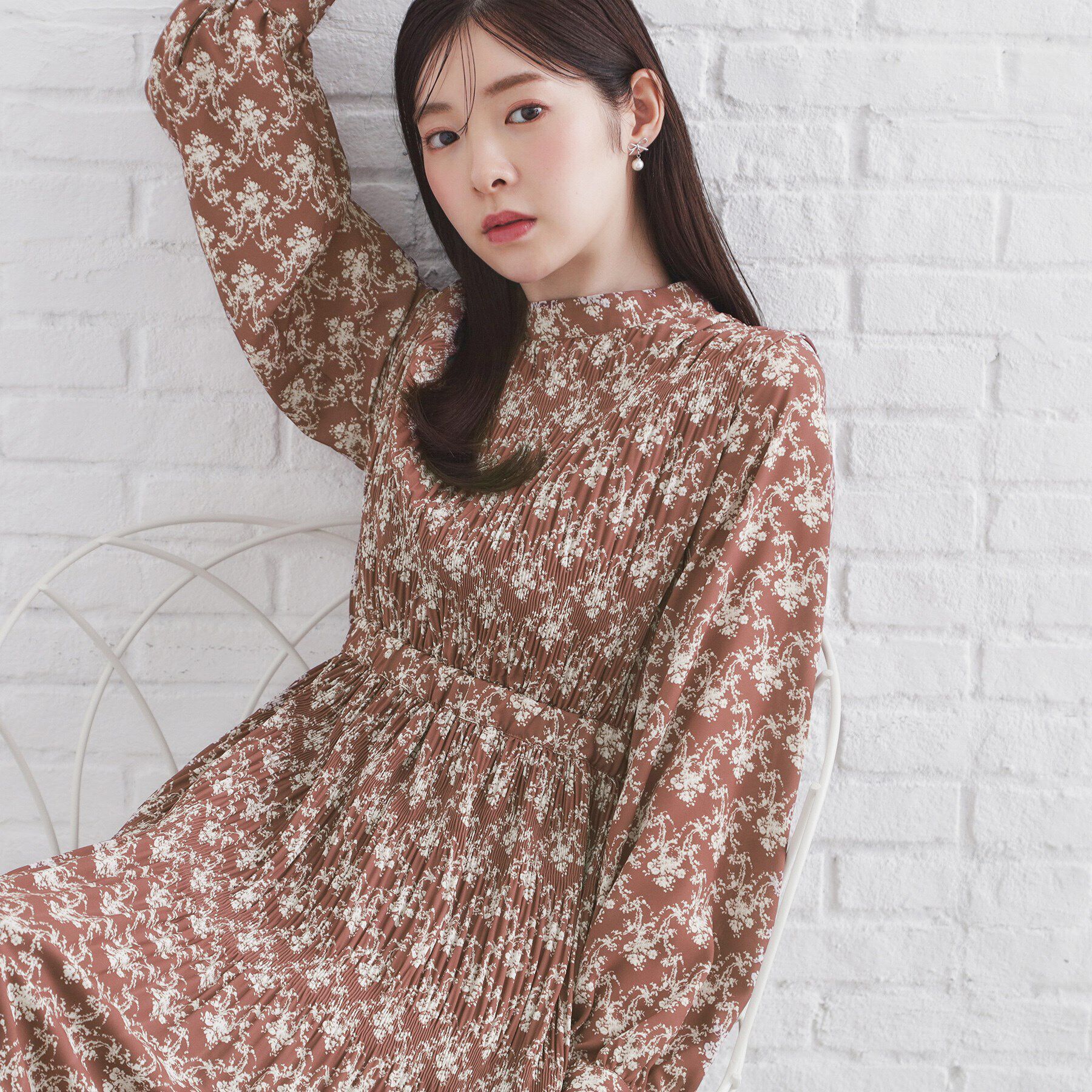 index「マジョリカプリーツ小花柄ワンピース【洗濯機洗い可】」|ワンピース|ブラウン(143)