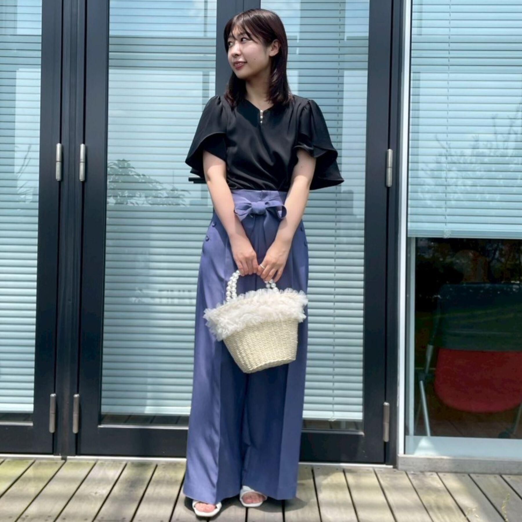 Couture broach「【洗える・通勤】Vネックパール調フレアブラウス」|シャツ・ブラウス|