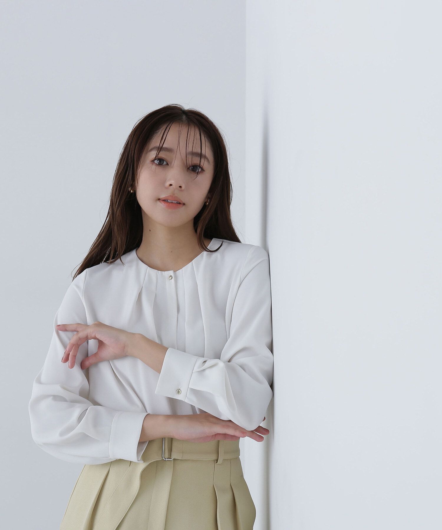  「フロントタックノーカラーブラウス」|シャツ・ブラウス|オフ1