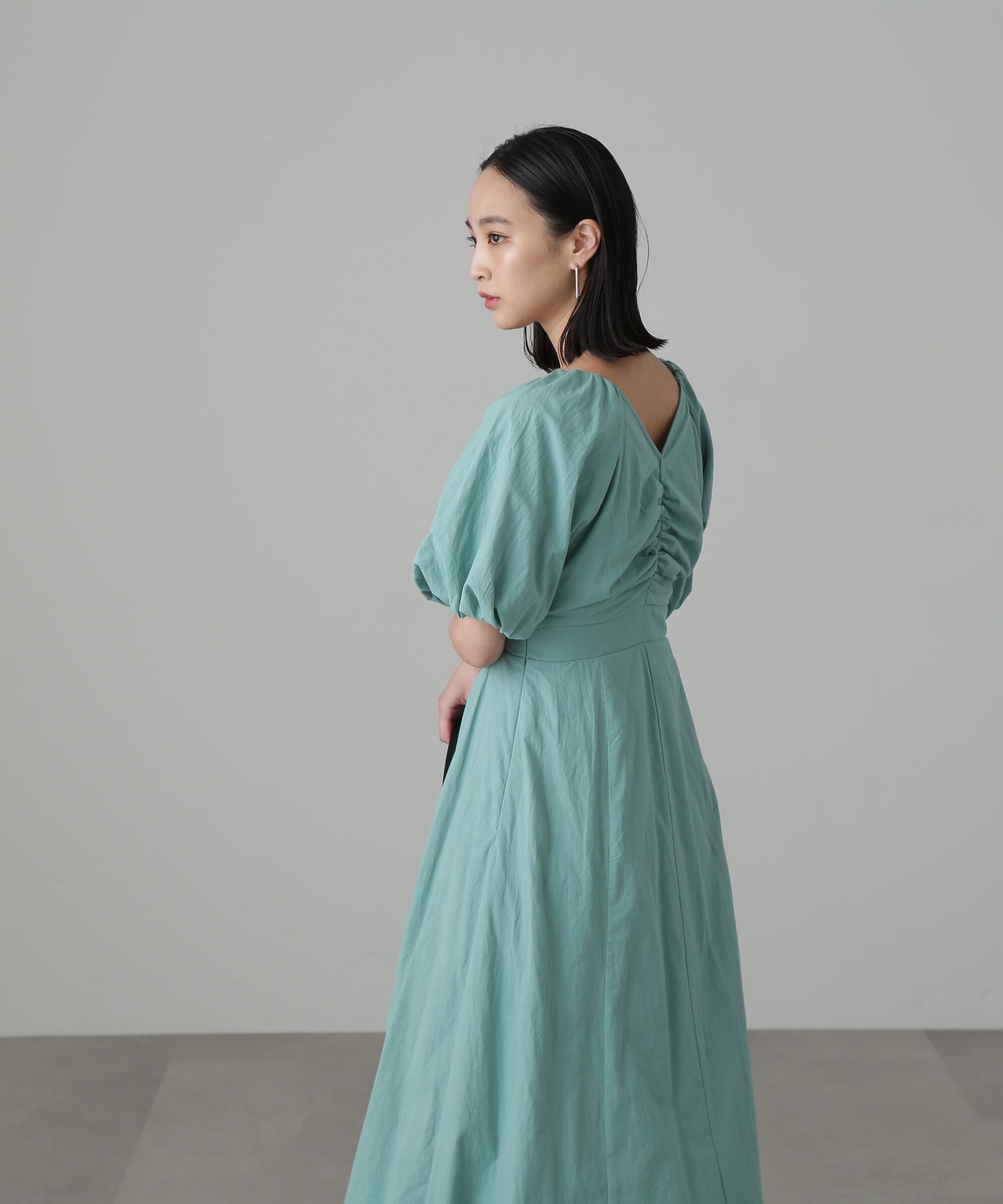  「バルーンスリーブバックギャザーワンピース」|ワンピース|