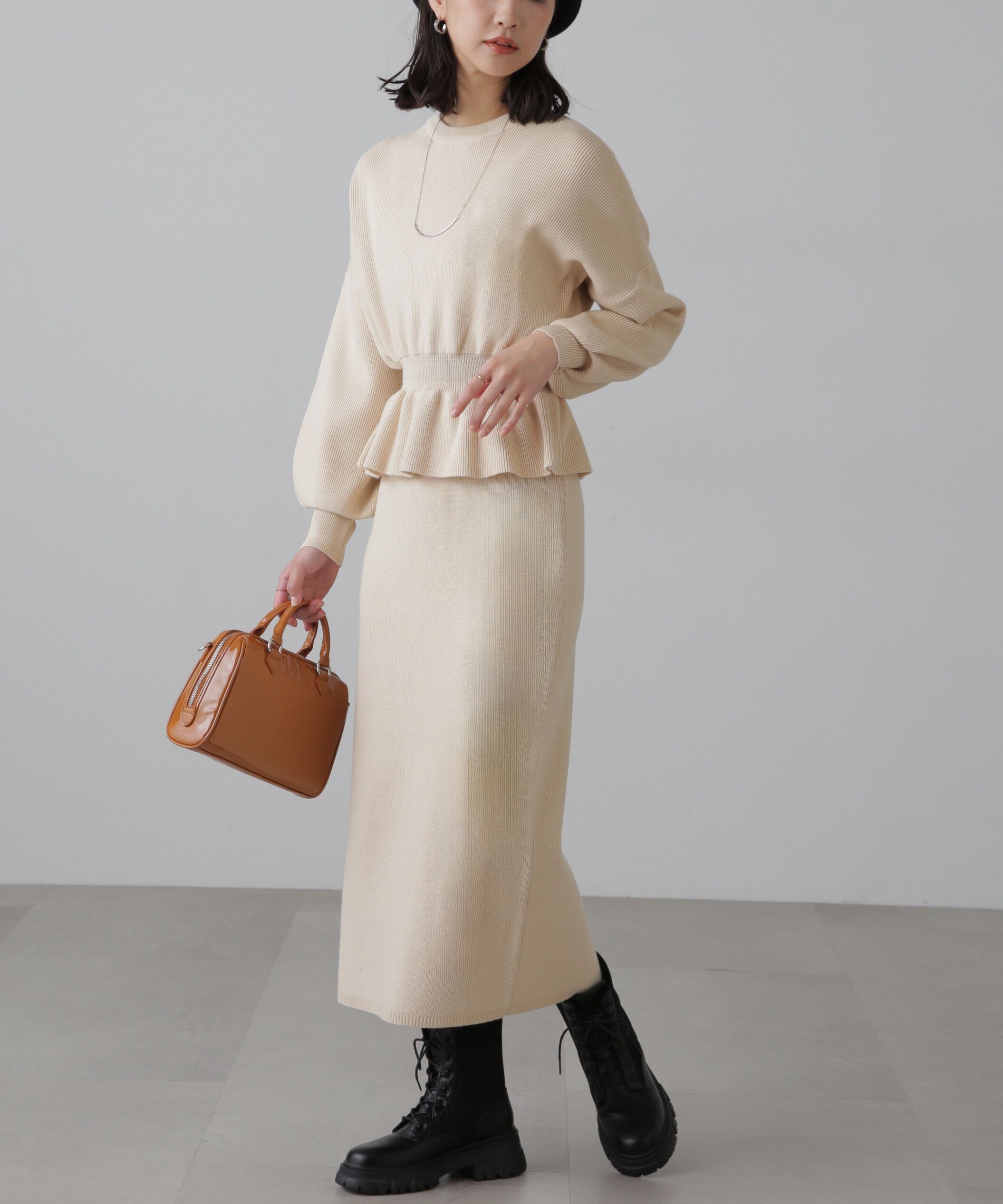  「ペプラムニットセットアップ」|ワンピース|オフ