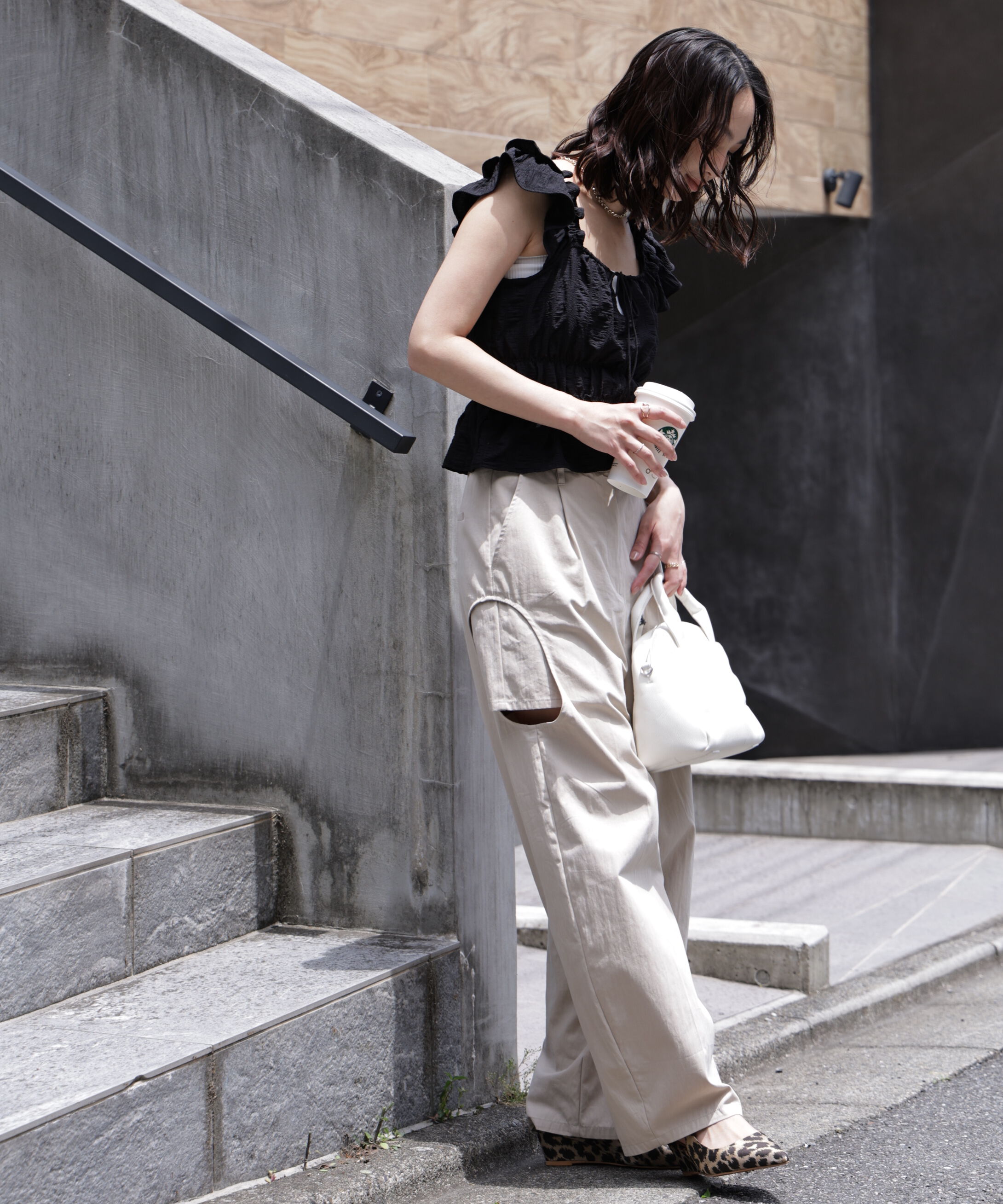  「前後2way肩フリルシャーリングペプラムブラウス」|シャツ・ブラウス|