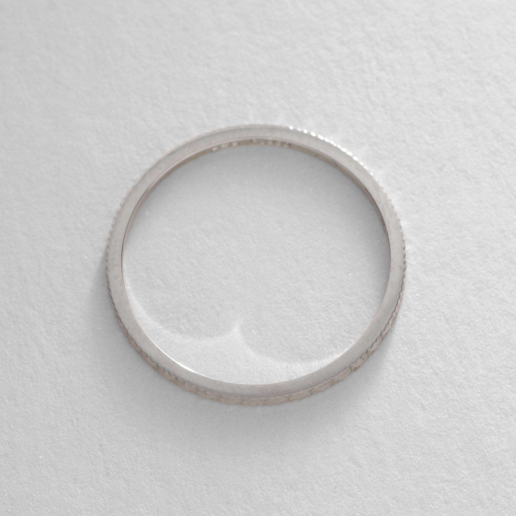 COCOSHNIK「プラチナ 極光彫り リング細」|リング|