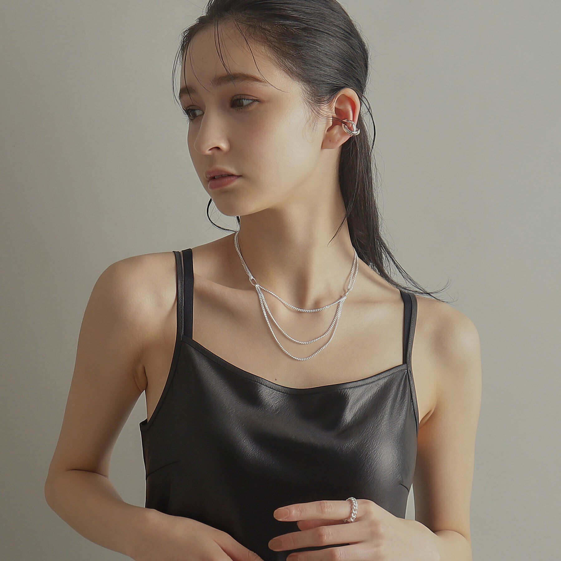 COCOSHNIK ONKITSCH「シルバー カーブチェーン ビブネックレス」|ネックレス|