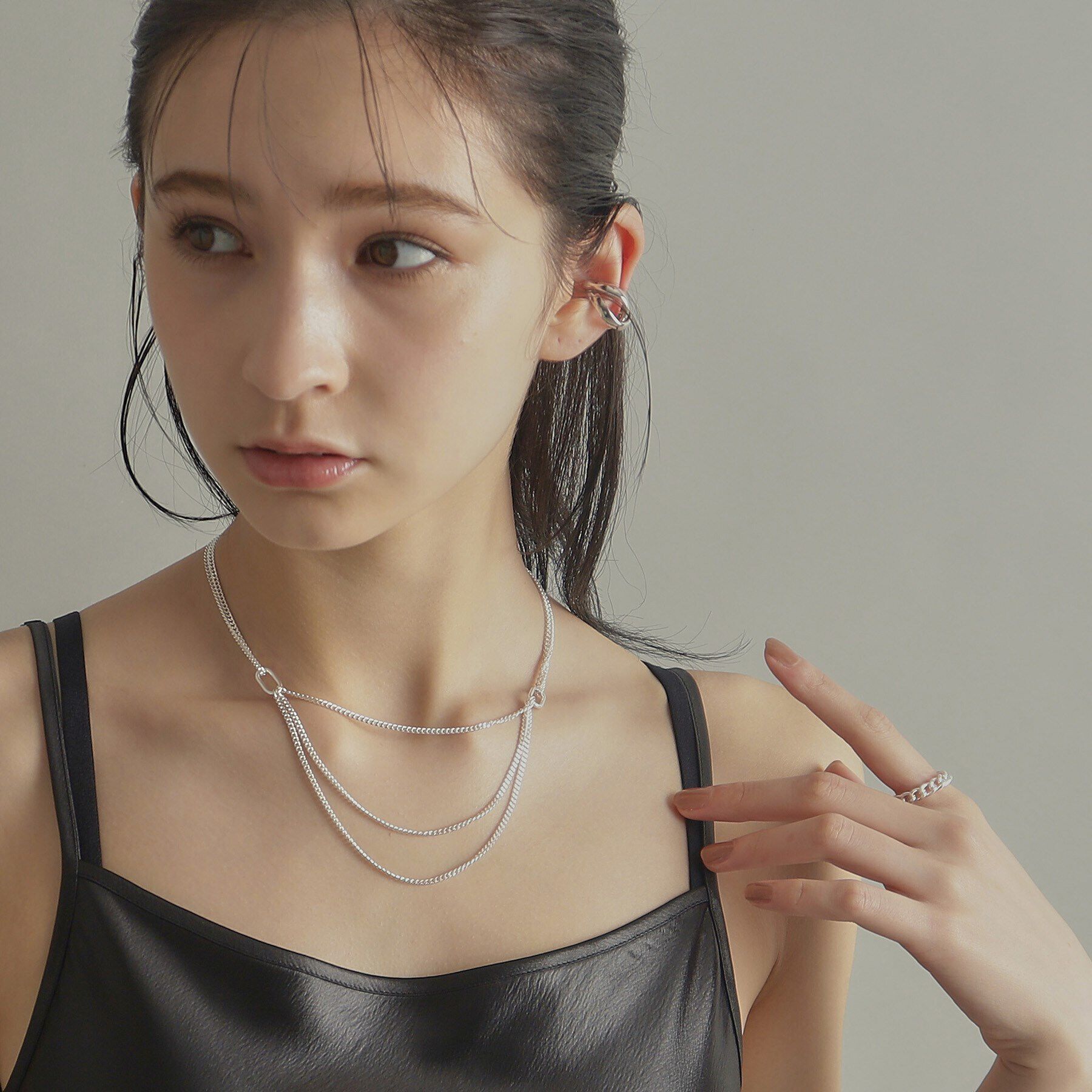 COCOSHNIK ONKITSCH「シルバー カーブチェーン ビブネックレス」|ネックレス|