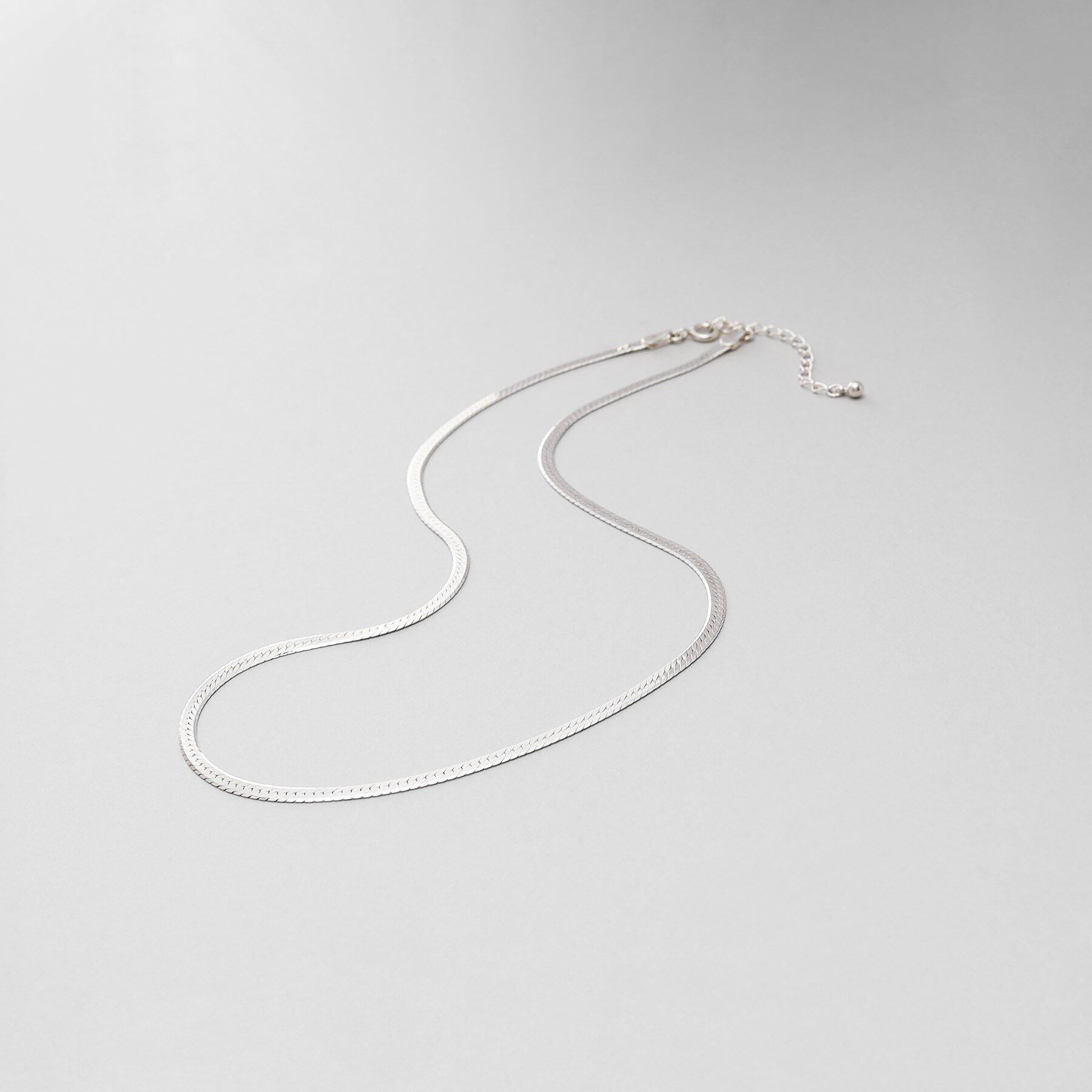 COCOSHNIK ONKITSCH「シルバー デザインチェーン フラットスネークネックレスM」|ネックレス|