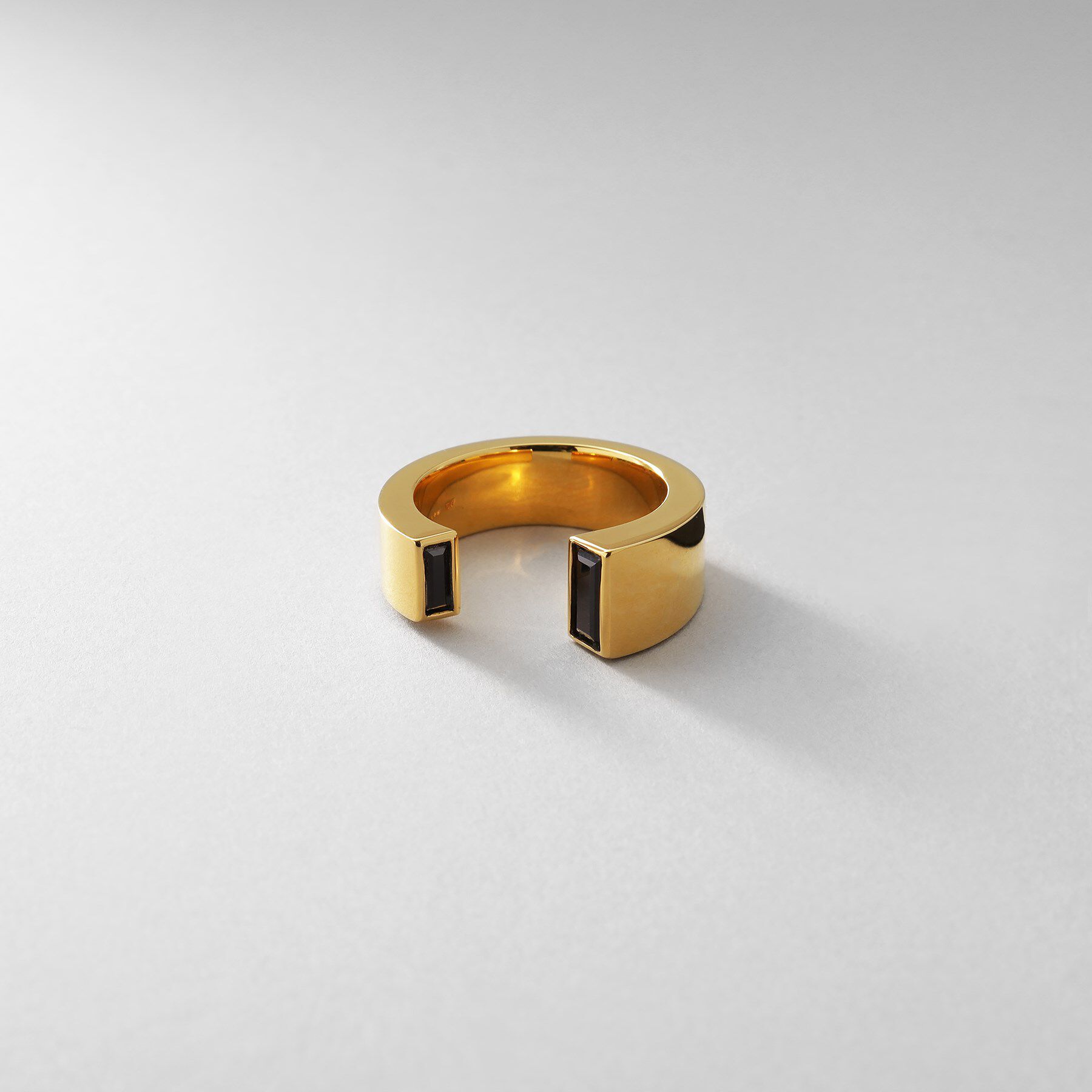 COCOSHNIK ONKITSCH「シルバー オニキス バケットカットオープンリング GP」|リング|ゴールド(635)