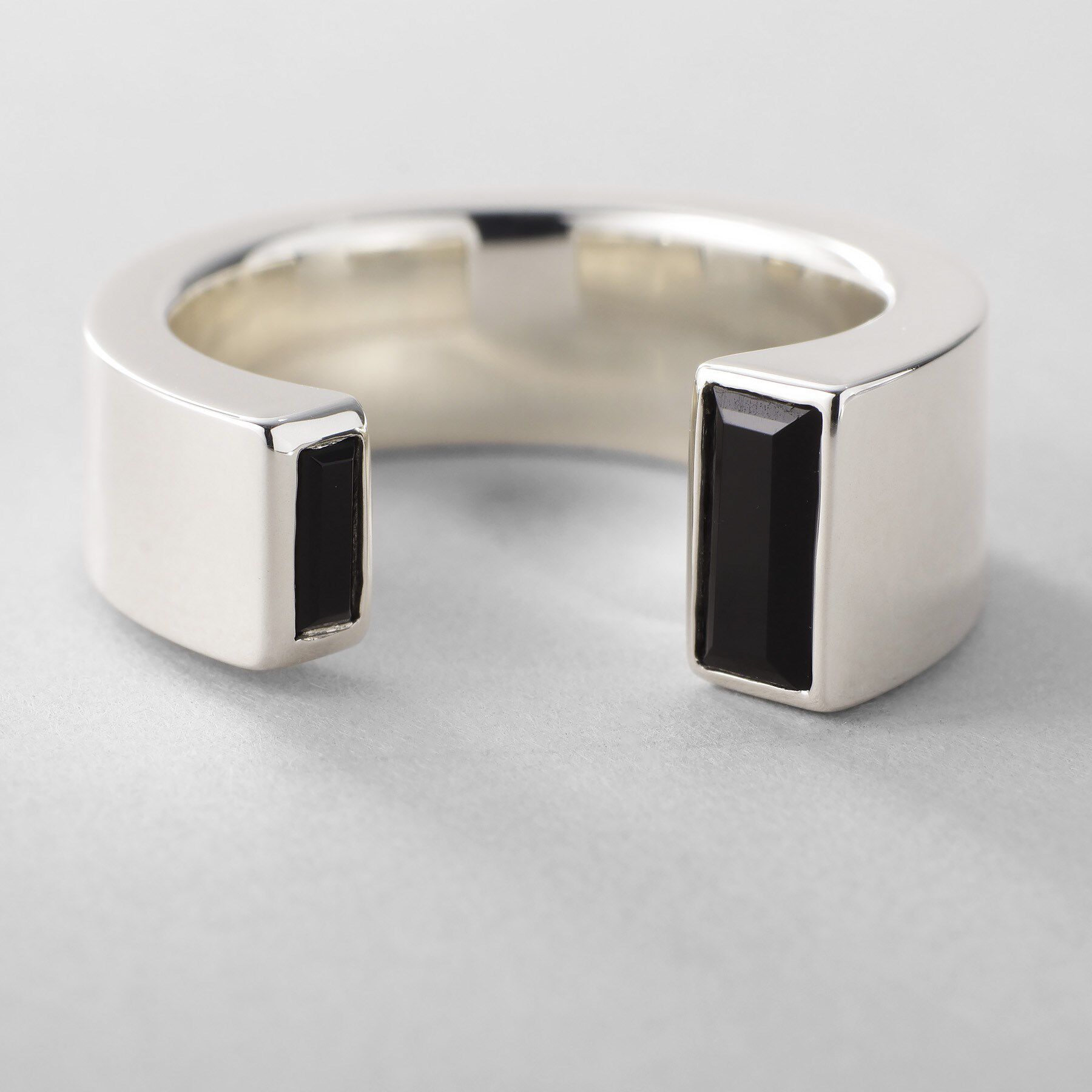 COCOSHNIK ONKITSCH「シルバー オニキス バケットカットオープンリング」|リング|