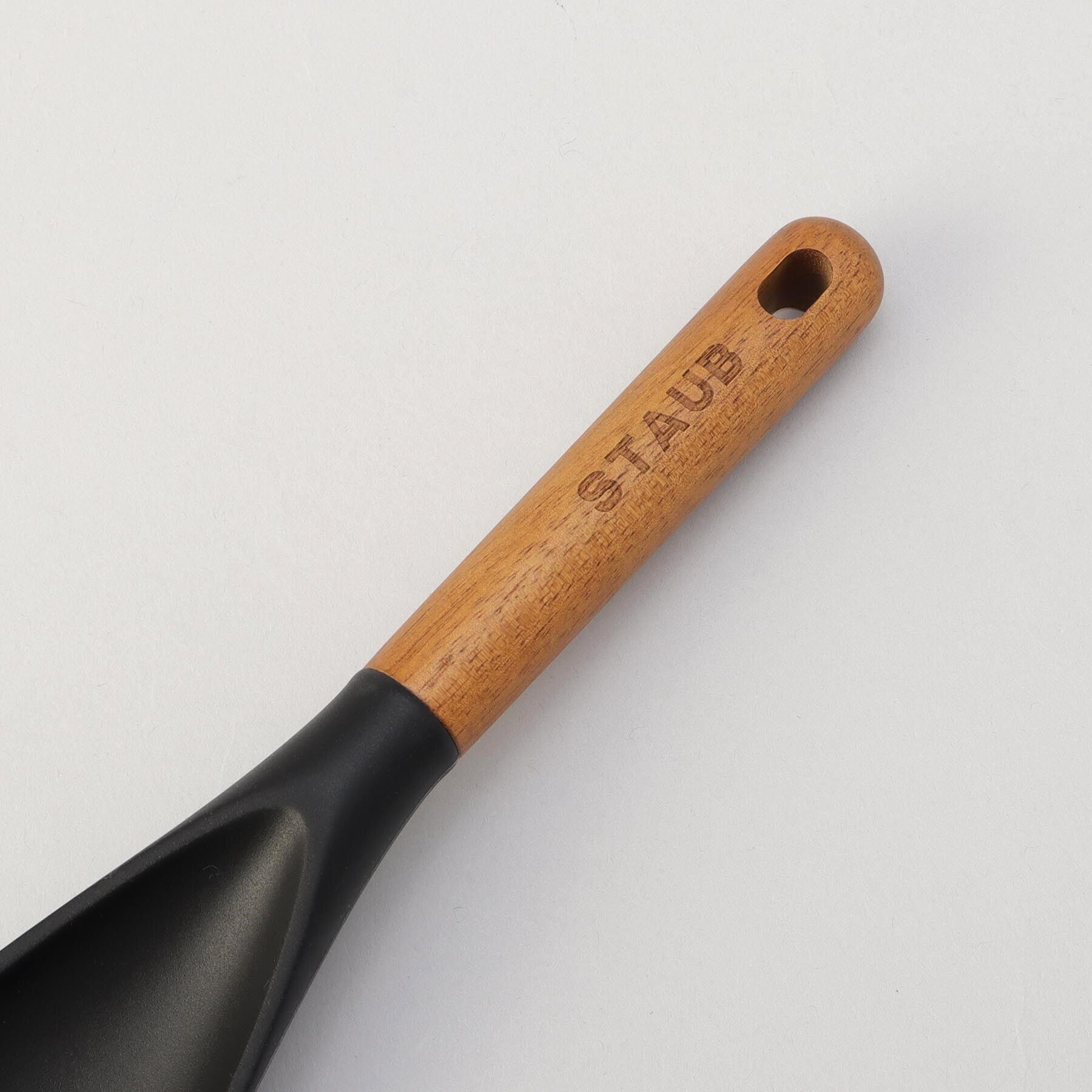 212 KITCHEN STORE「50thアニバーサリーセット　ラウンド22cm・トリベットスプーン カンパーニュ ＜STAUB スト」|食器・キッチングッズ|