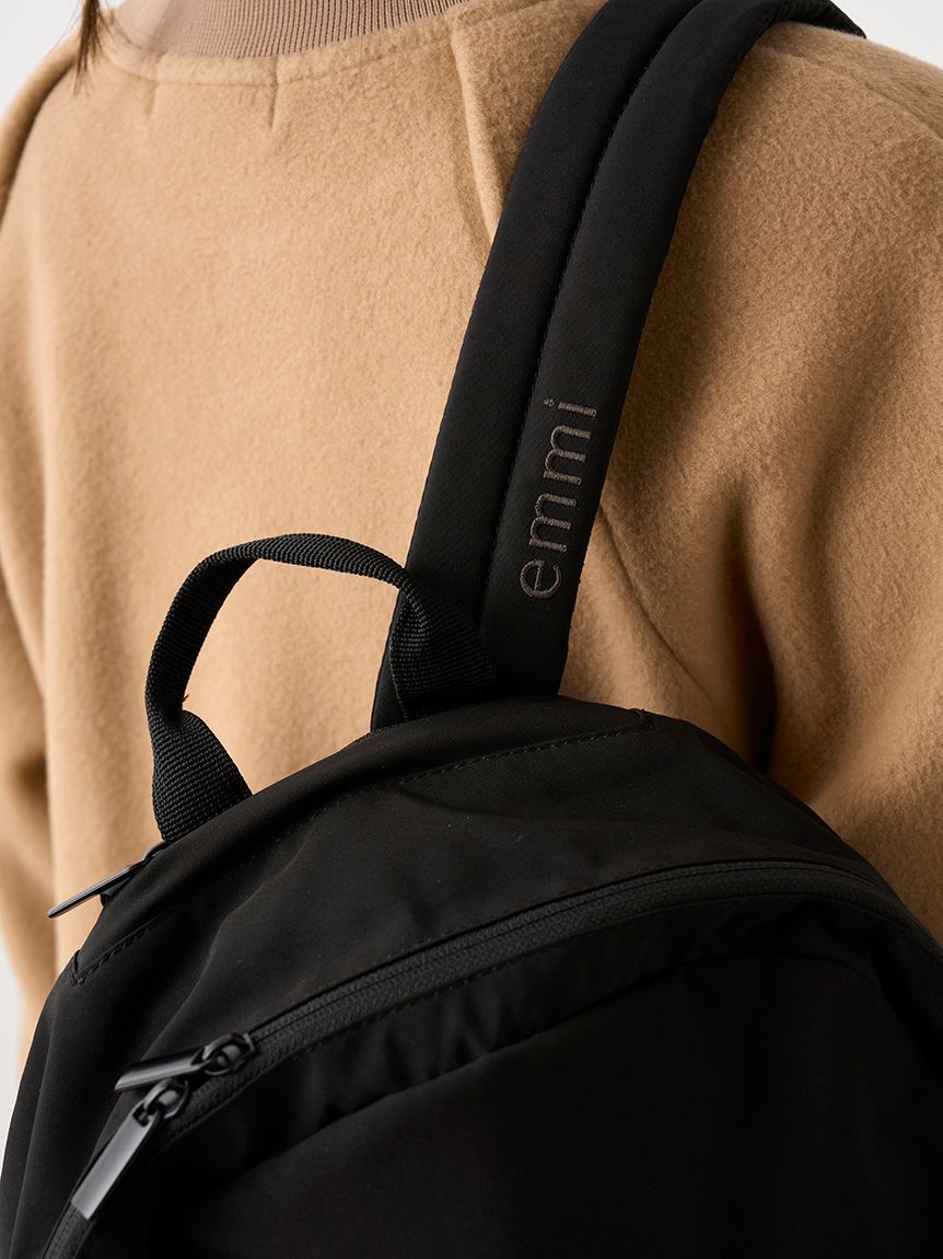 emmi atelier「【ONLINE限定カラー】eco 撥水ギャザーボディーバックパック」|リュック|
