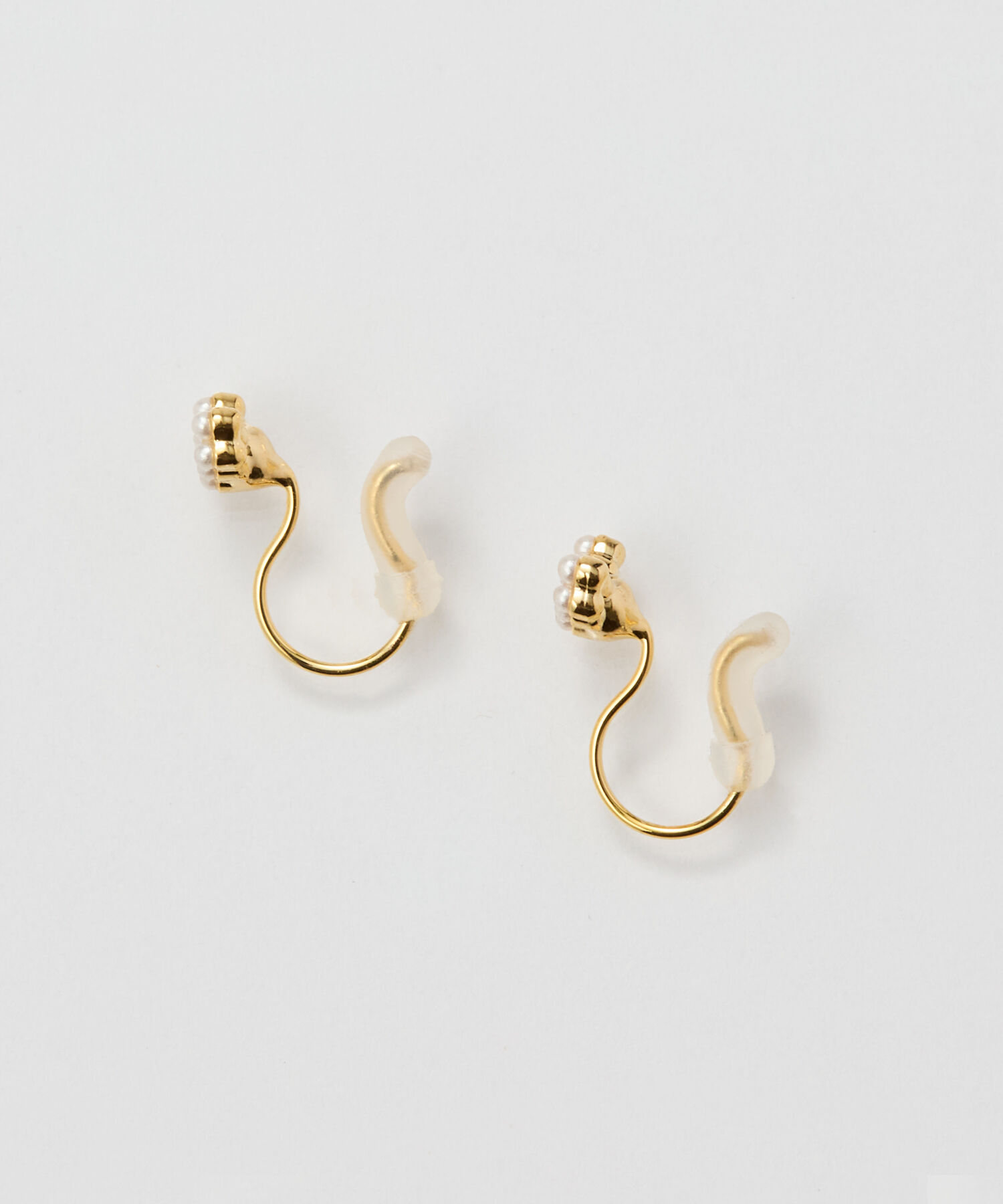 Phoebe「【痛くないシリーズ】グレインパールハートライトフィットイヤリング　ゴールド」|イヤリング|