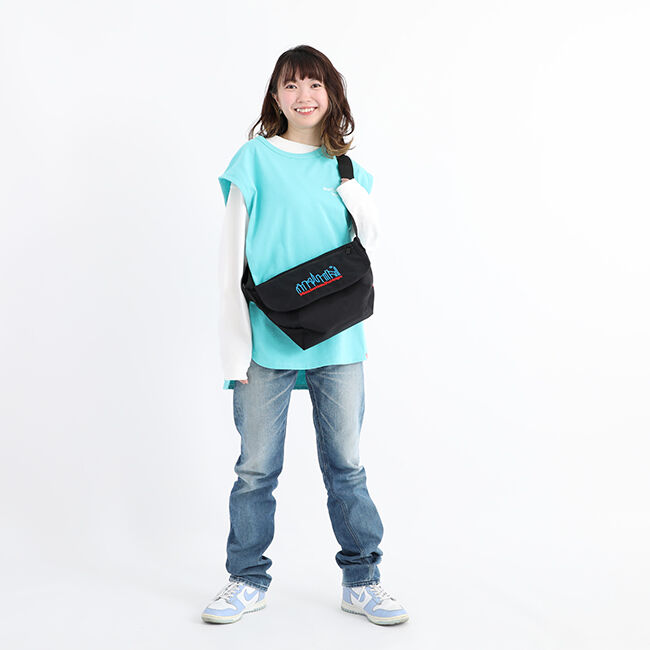 Manhattan Portage「Nylon Messenger Bag JR Flap Zipper Pocket 3D Embroidery Neon」|ショルダー・メッセンジャー|