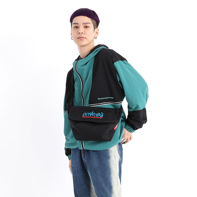 Manhattan Portage「Nylon Messenger Bag JR Flap Zipper Pocket 3D Embroidery Neon」|ショルダー・メッセンジャー|