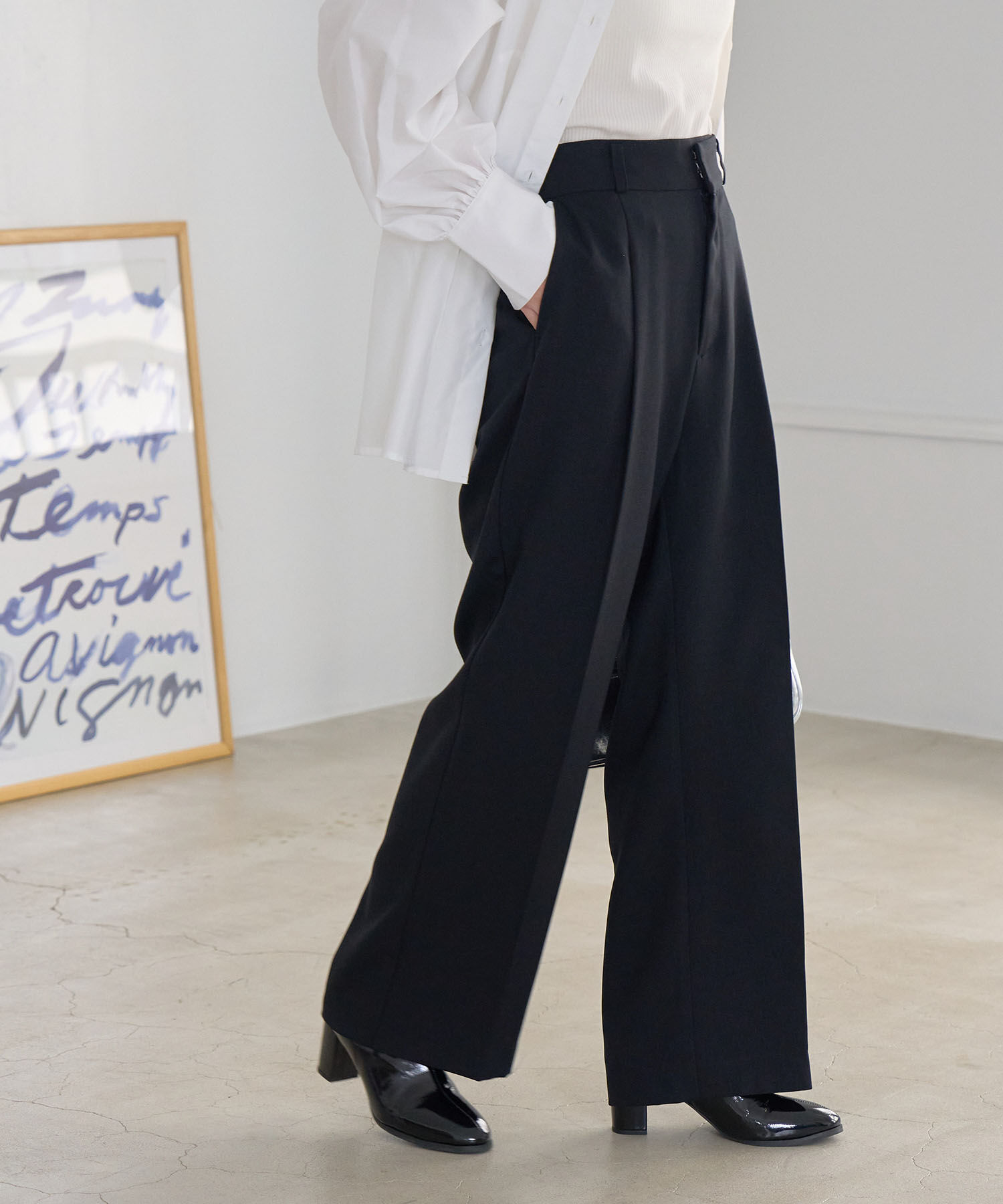 VIS「【防シワ・洗える】パウダリーツイルストレートパンツ」|スラックス|ブラック(01)