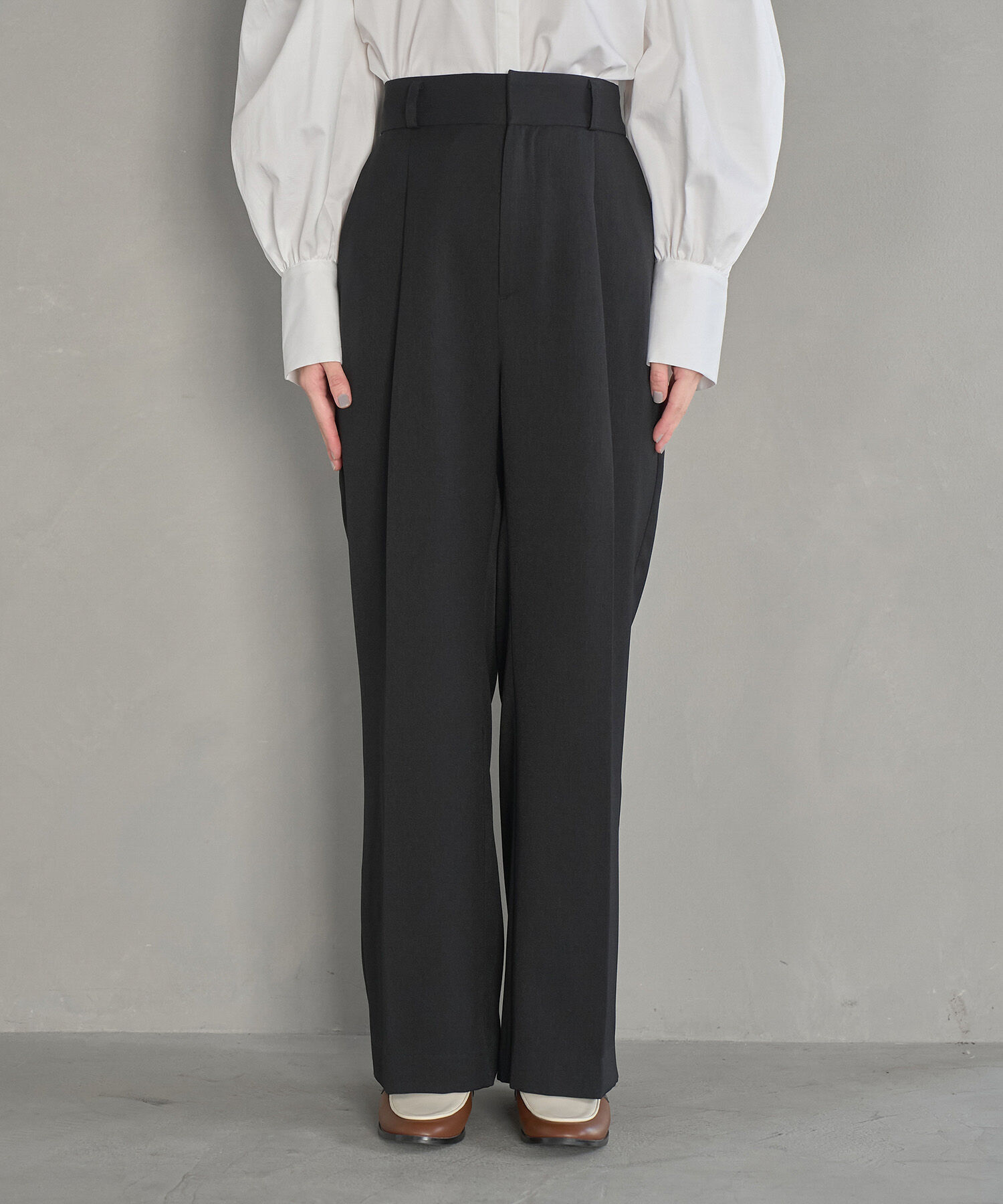 VIS「【防シワ・洗える】パウダリーツイルストレートパンツ」|スラックス|