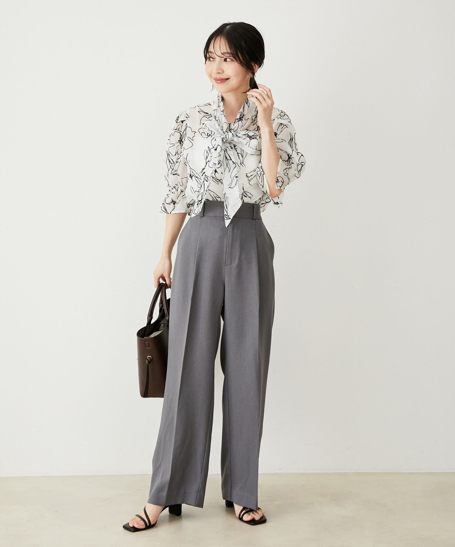 VIS「【防シワ・洗える】パウダリーツイルストレートパンツ」|スラックス|