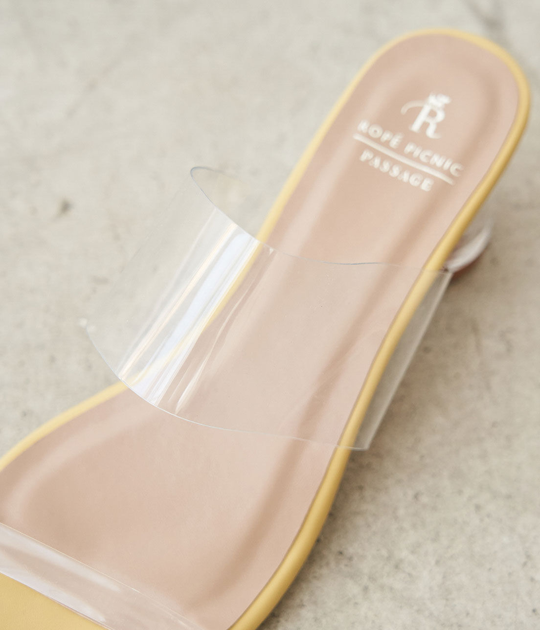 ROPE PICNIC PASSAGE「【WEB限定カラー:イエロー】クリアアッパー円柱クリアヒールミュール」|サンダル|