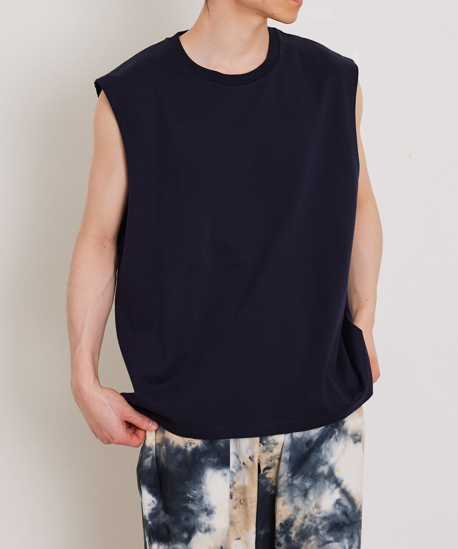 ADAM ET ROPE'「【Albini/アルビニ】オーガニック ポンチ オーバーサイズ ノースリーブ Tシャツ」|Tシャツ・カットソー|ネイビー(40)