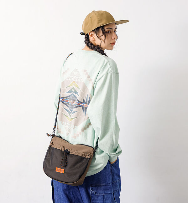 ABAHOUSE「【UNIVERSALOVERALL / ユニバーサルオーバーオール】Front」|ショルダー・メッセンジャー|モカ