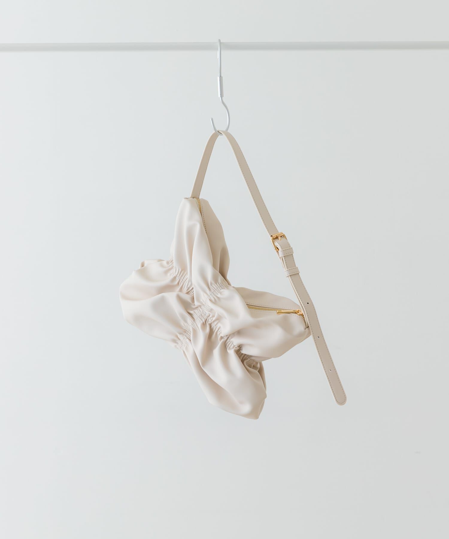 RODE SKO「シャーリングワンハンドルバッグ」|ハンドバッグ|オフホワイト