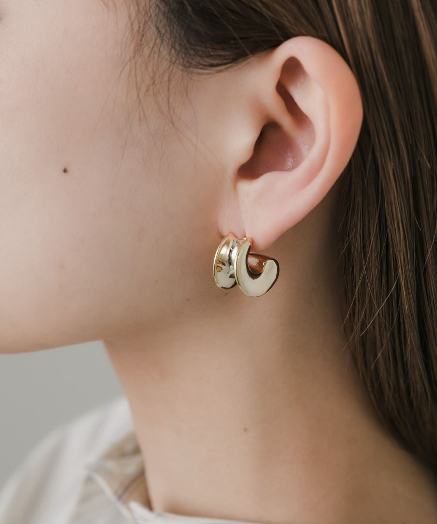 SMELLY「ニュアンスカーブワイドピアス」|ピアス|