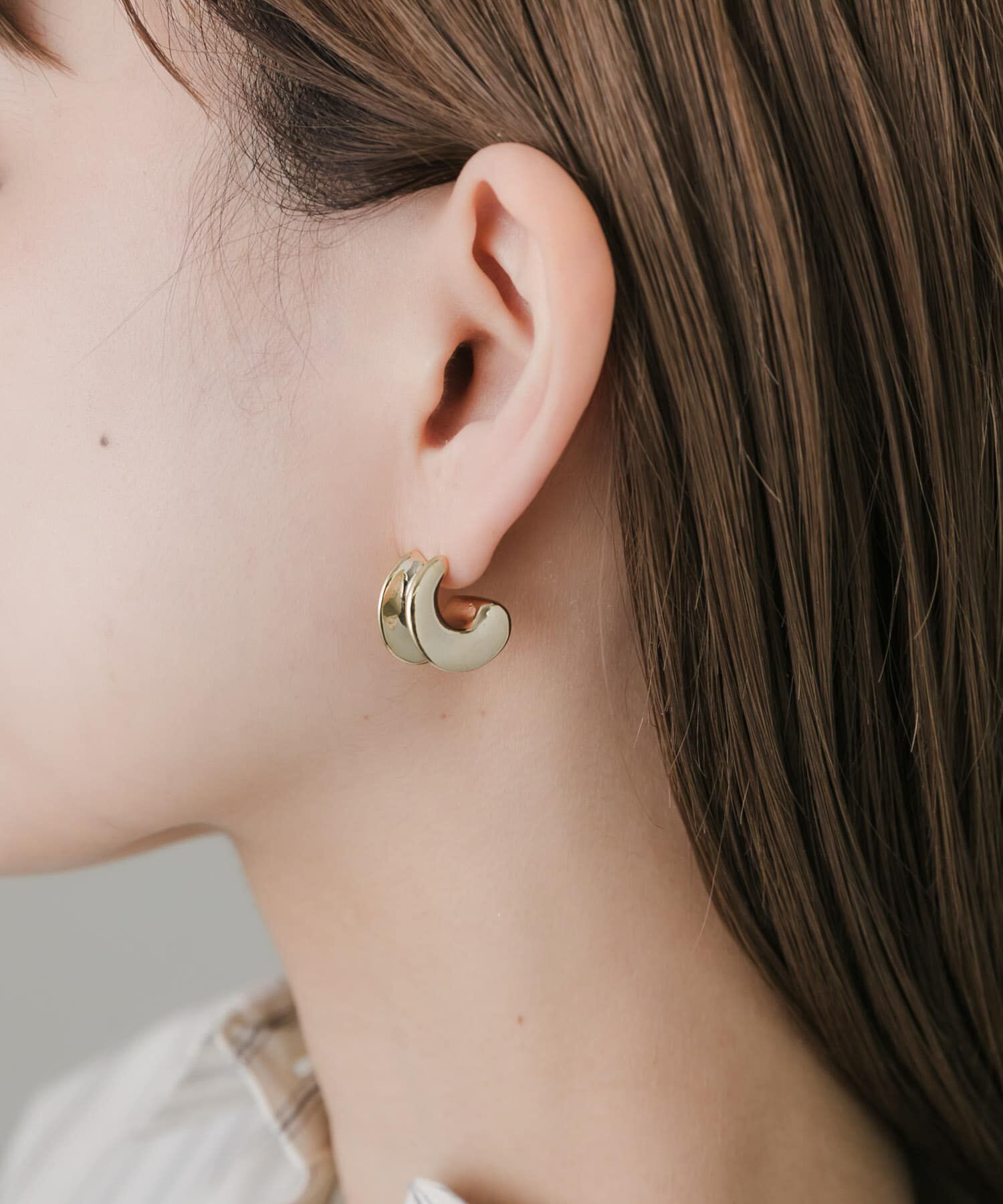 SMELLY「ニュアンスカーブワイドピアス」|ピアス|