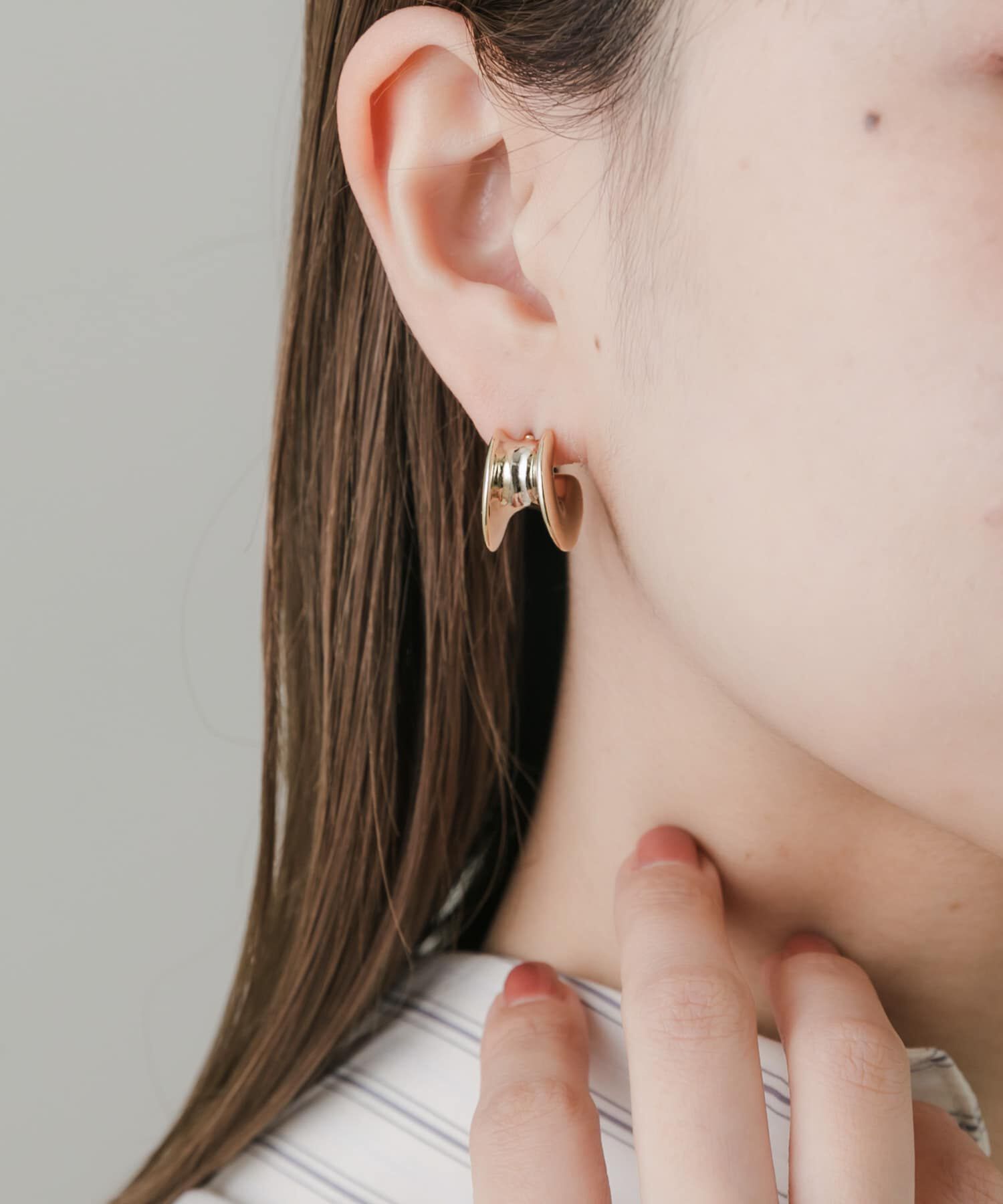 SMELLY「ニュアンスカーブワイドピアス」|ピアス|