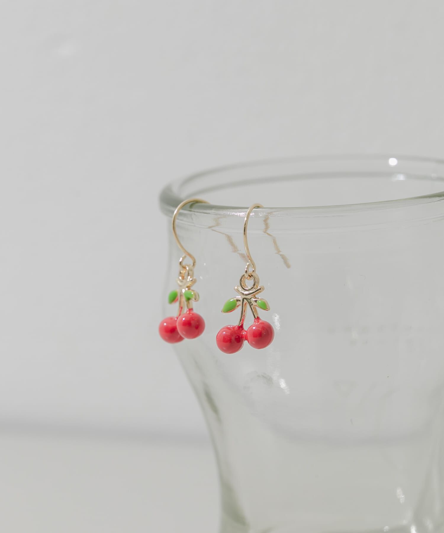 SMELLY「チェリーモチーフフックピアス」|ピアス|