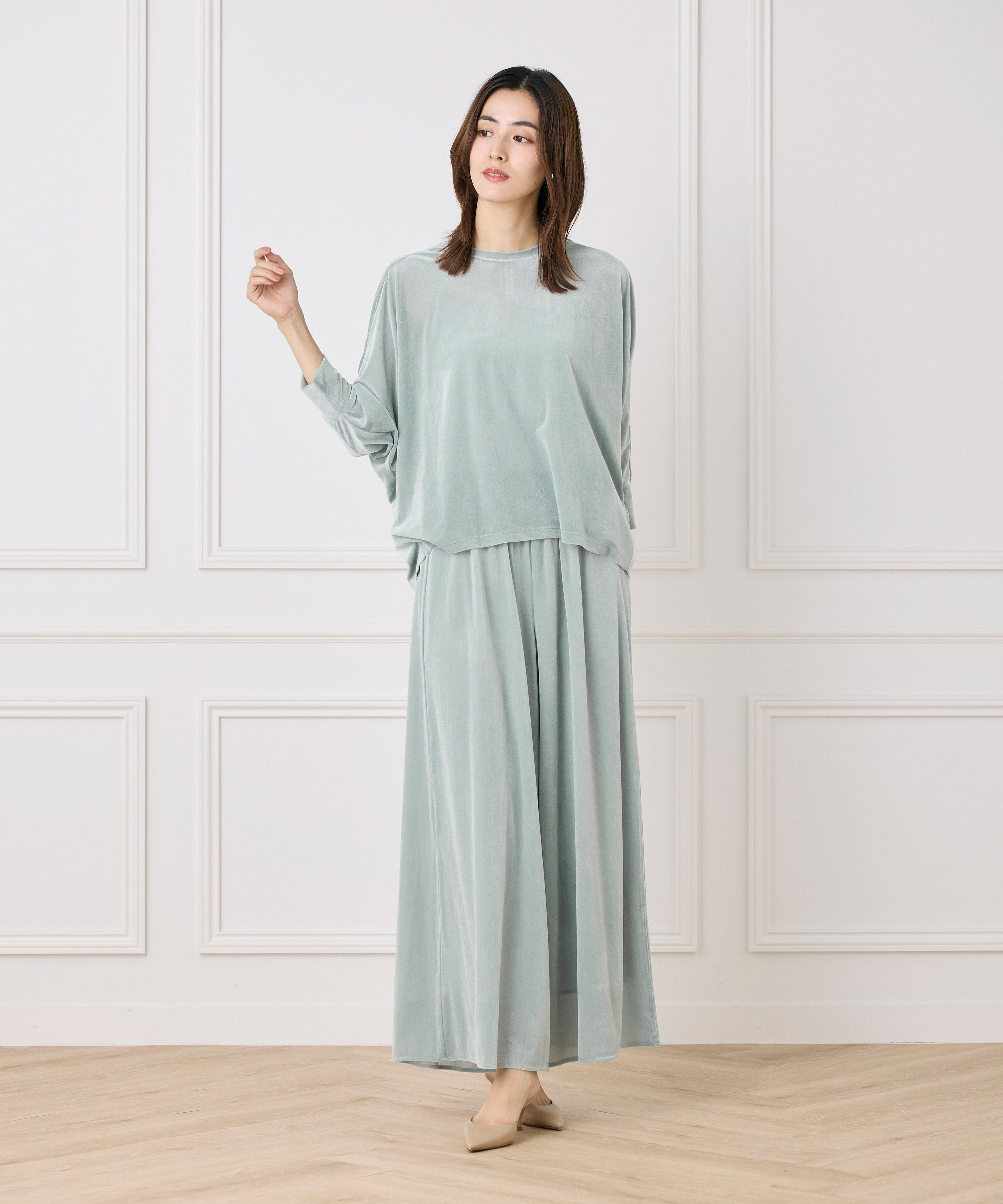 I.T.'S international「《コラボSTORY》ツヤドレープライトベロアトップス」|Tシャツ・カットソー|