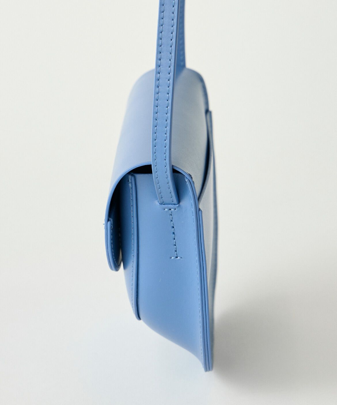 INED「《SUPERIOR CLOSET》ダブルフェイスレザー クロスボディーバッグ《YAHKI》」|ショルダー・メッセンジャー|