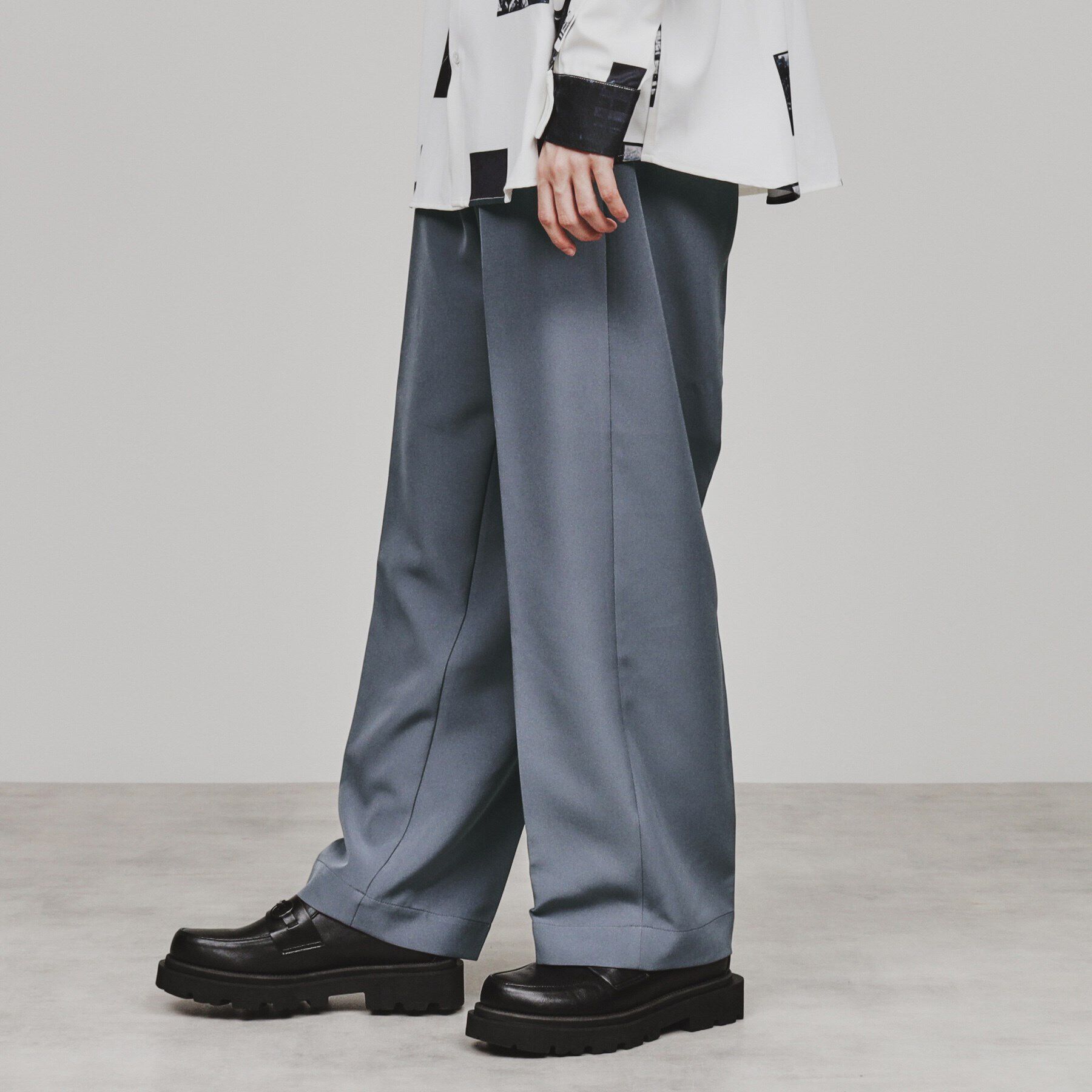 tk.TAKEO KIKUCHI「ダブルクロスルーズテーパードパンツ（セットアップ対応）」|その他|チャコールグレー(0