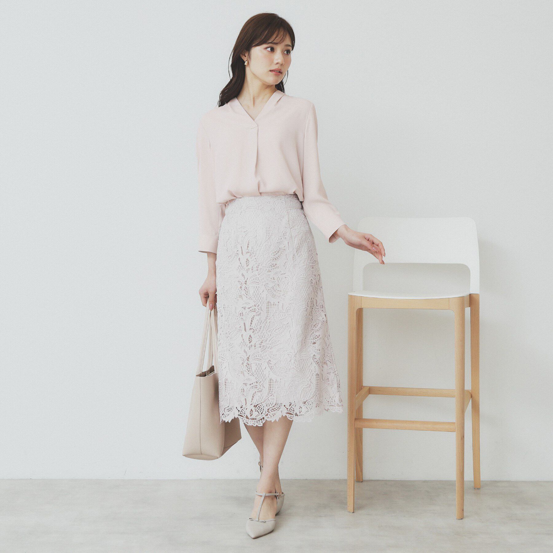 index「Vネックパール調ブラウス【洗濯機洗い可/イージーアイロン】」|シャツ・ブラウス|