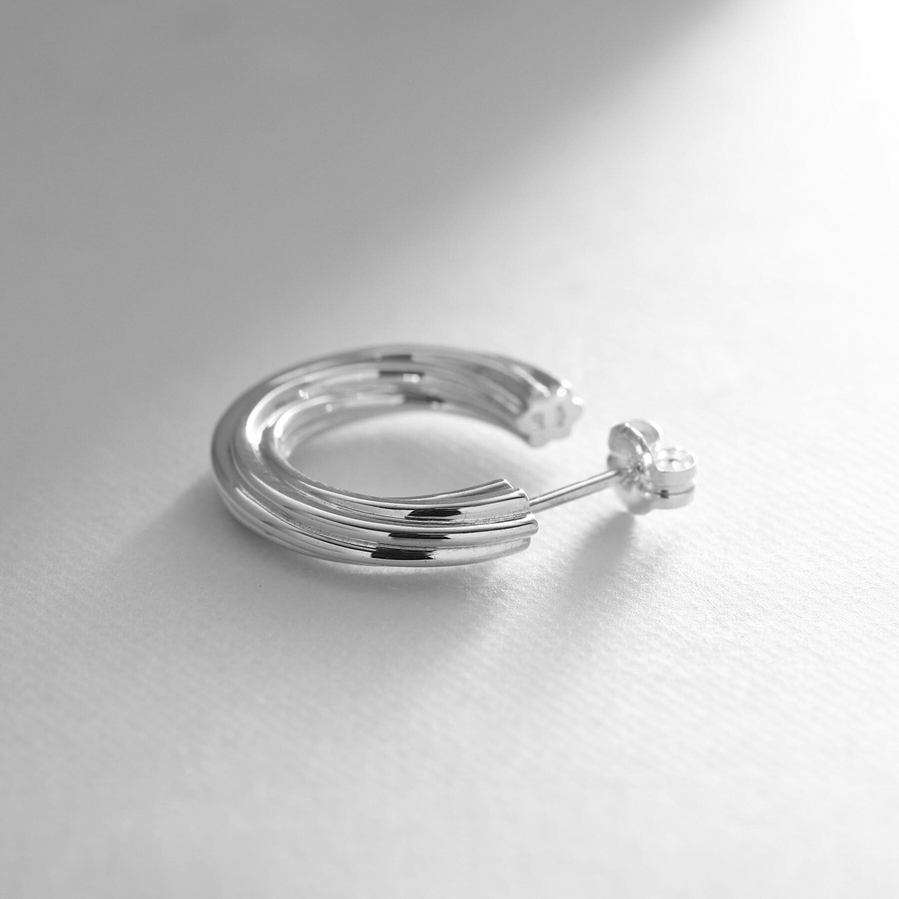 COCOSHNIK ONKITSCH「シルバー スモールフープ スクリューピアス」|ピアス|