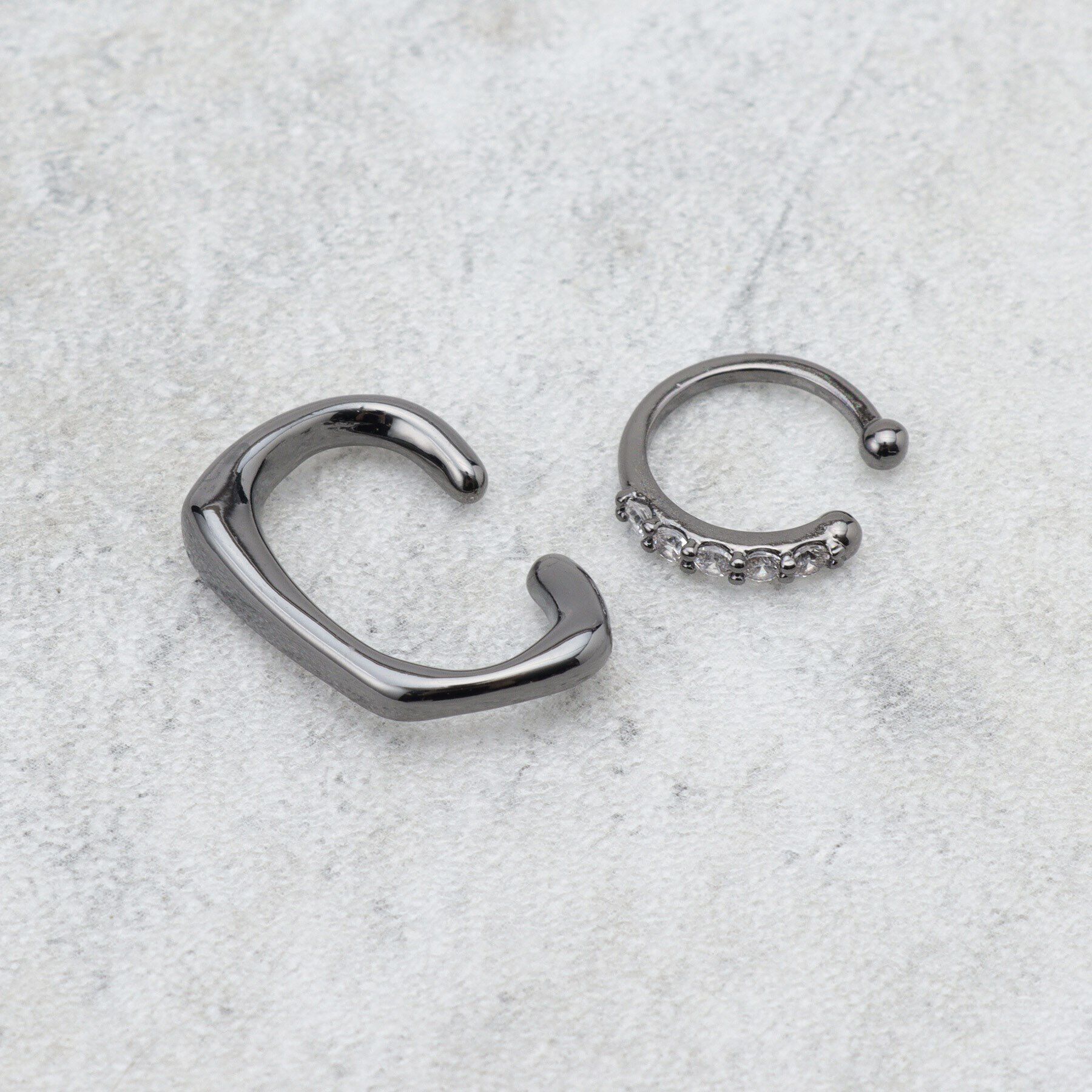 SHOO･LA･RUE「【2点セット】イヤカフキラキラ」|イヤリング|ブラックシルバー(0