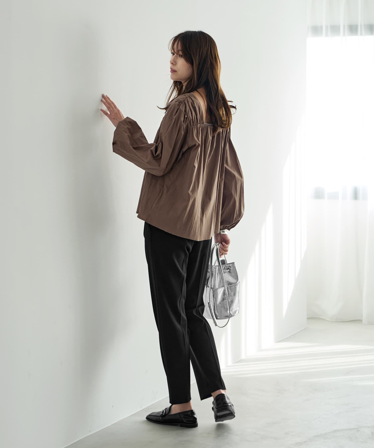 STYLE DELI「【LUXE】デコルテスクエアギャザーブラウス」|シャツ・ブラウス|