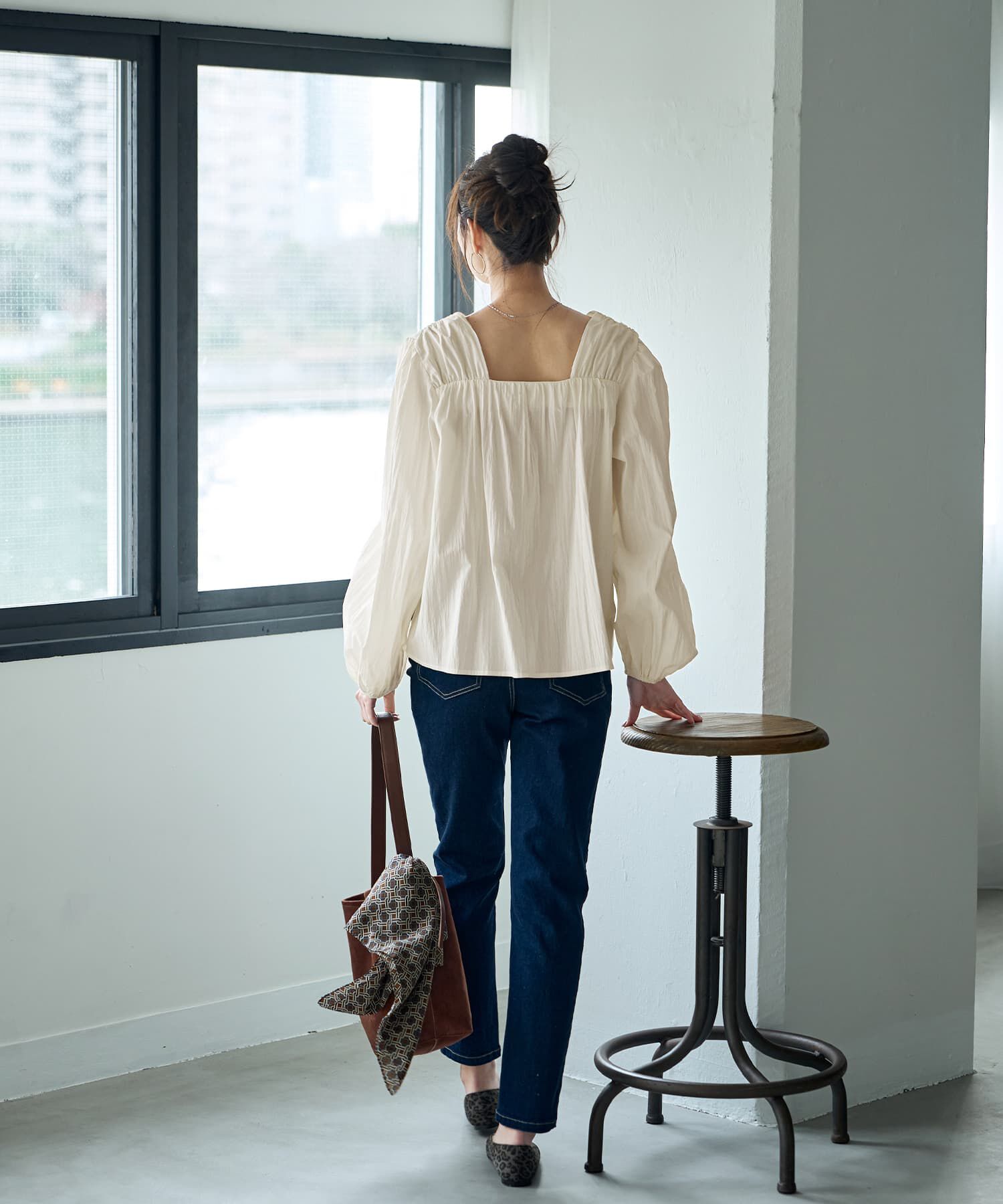 STYLE DELI「【LUXE】デコルテスクエアギャザーブラウス」|シャツ・ブラウス|