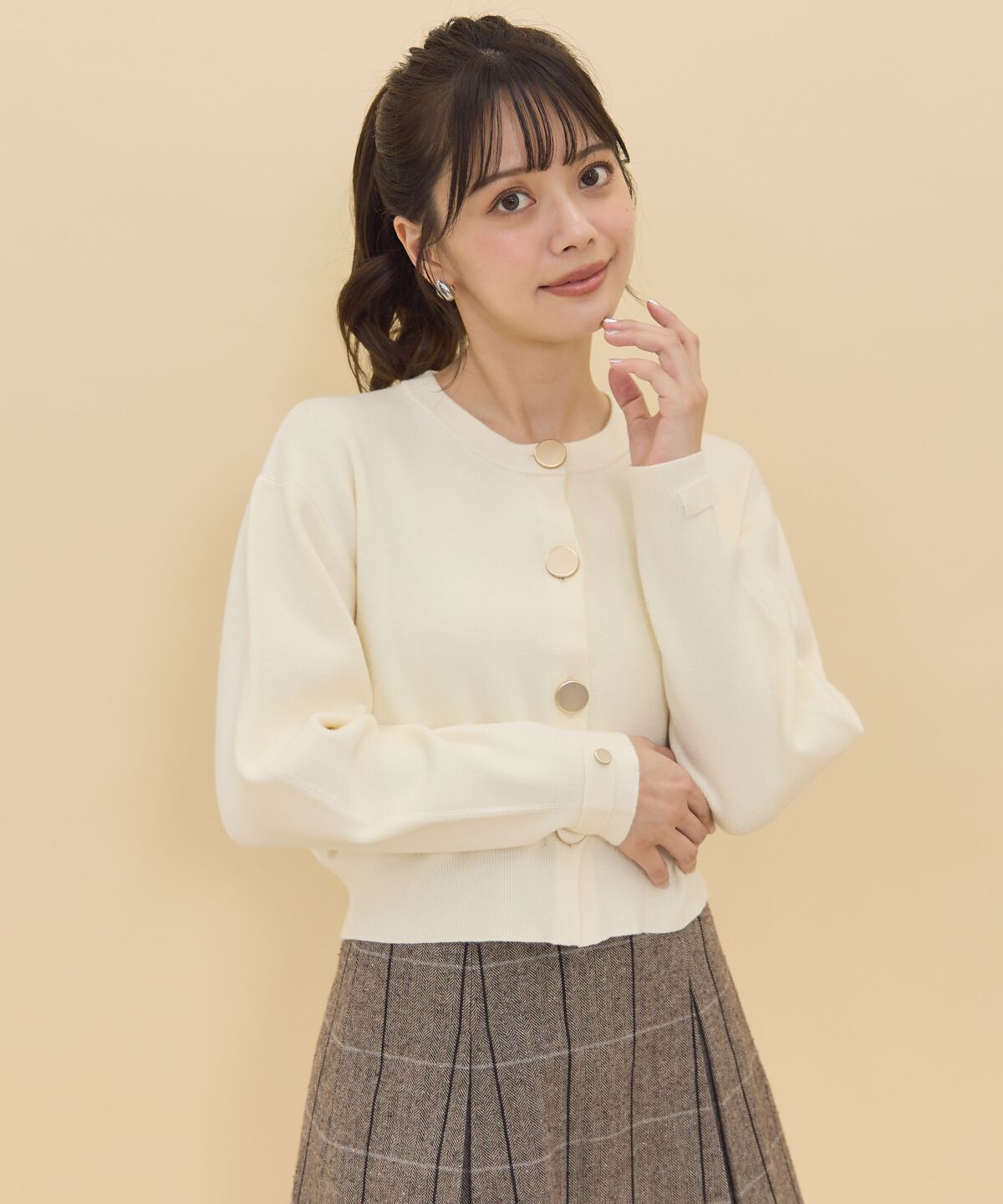 REDYAZEL「ゴールドボタンニットカーディガン」|カーディガン|エクリュ