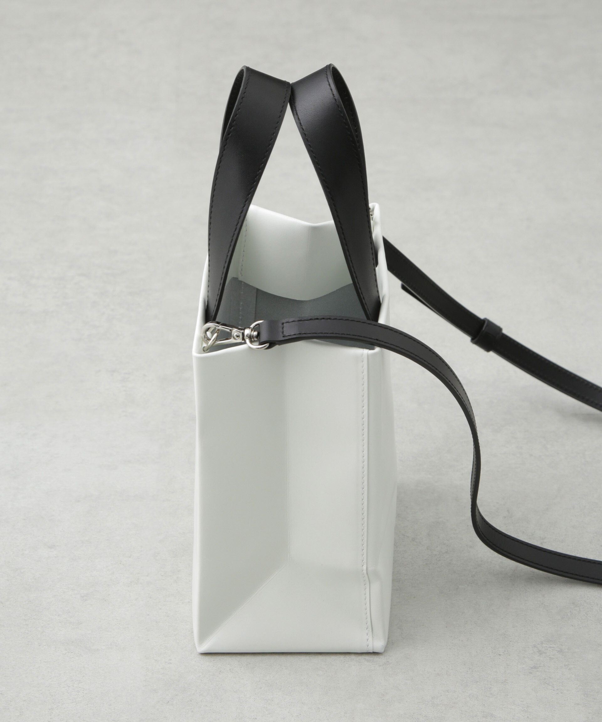 nano･universe「UNKNOWN PRODUCTS/別注 Leather Paper Bag Small」|ショルダー・メッセンジャー|