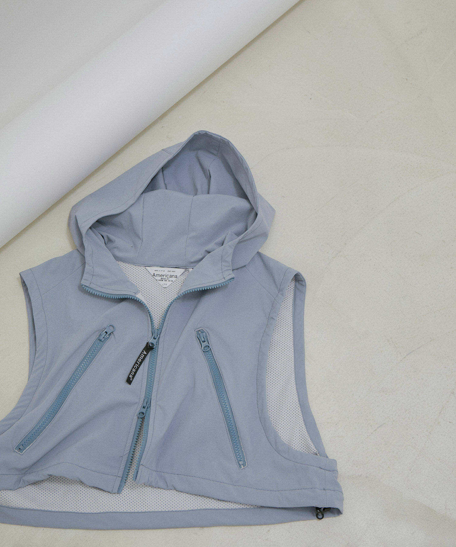 SALON adam et rope'「【Americana for SALON】[撥水機能付き]別注フード付きクロップドベスト」|ベスト・ジレ|ブルー系(46)