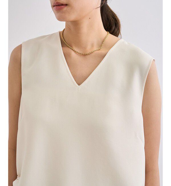 ROPE「【洗える】バックサテンドロストVネックブラウス【WEB・一部店舗限定】」|シャツ・ブラウス|