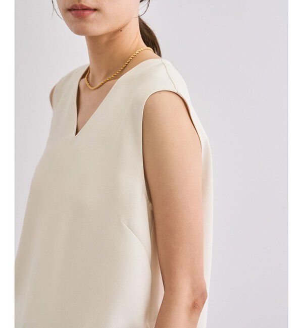 ROPE「【洗える】バックサテンドロストVネックブラウス【WEB・一部店舗限定】」|シャツ・ブラウス|