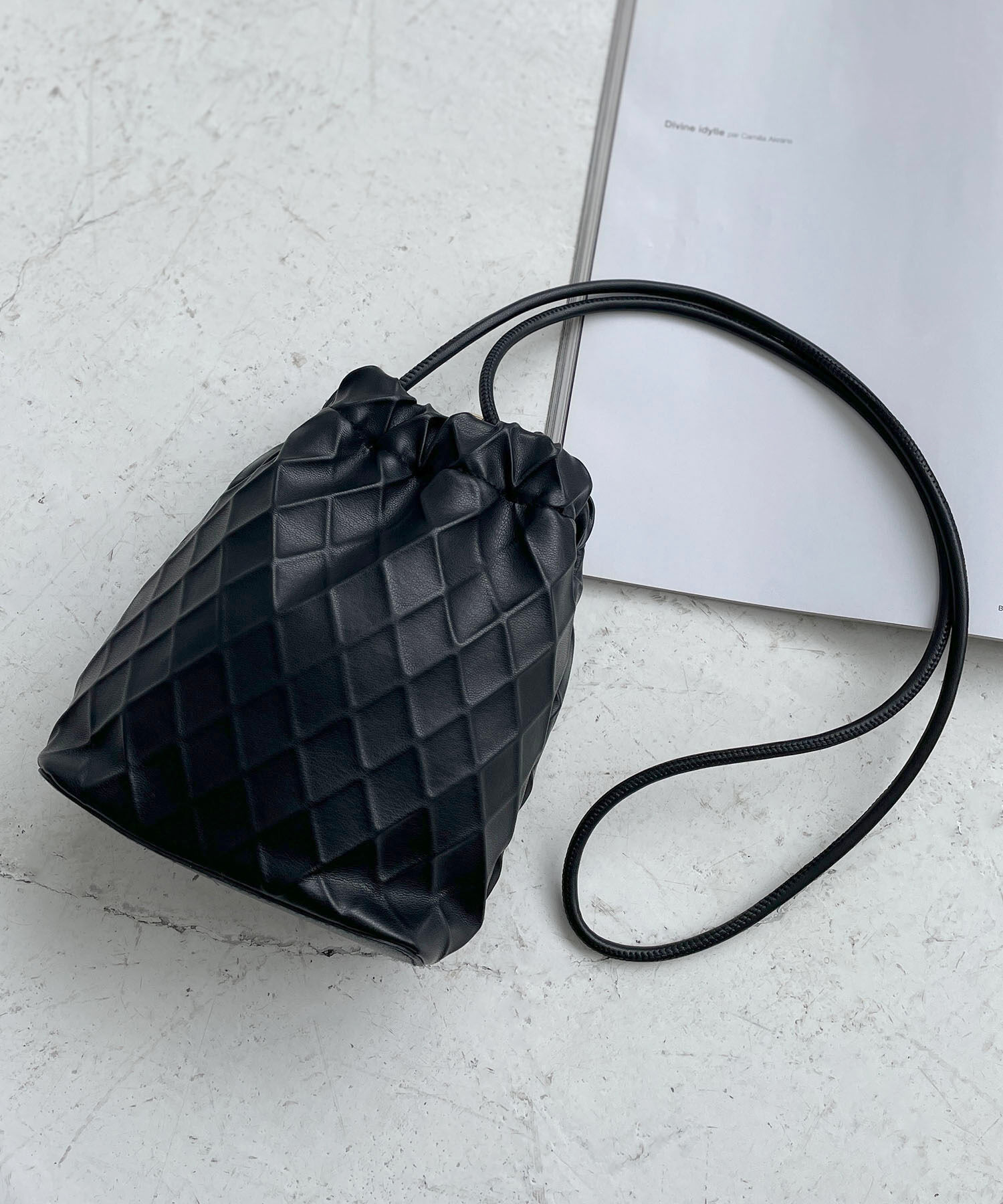 ROPE PICNIC PASSAGE「スクエアエンボスドロストリングショルダーバッグ」|ショルダー・メッセンジャー|ブラック(01)