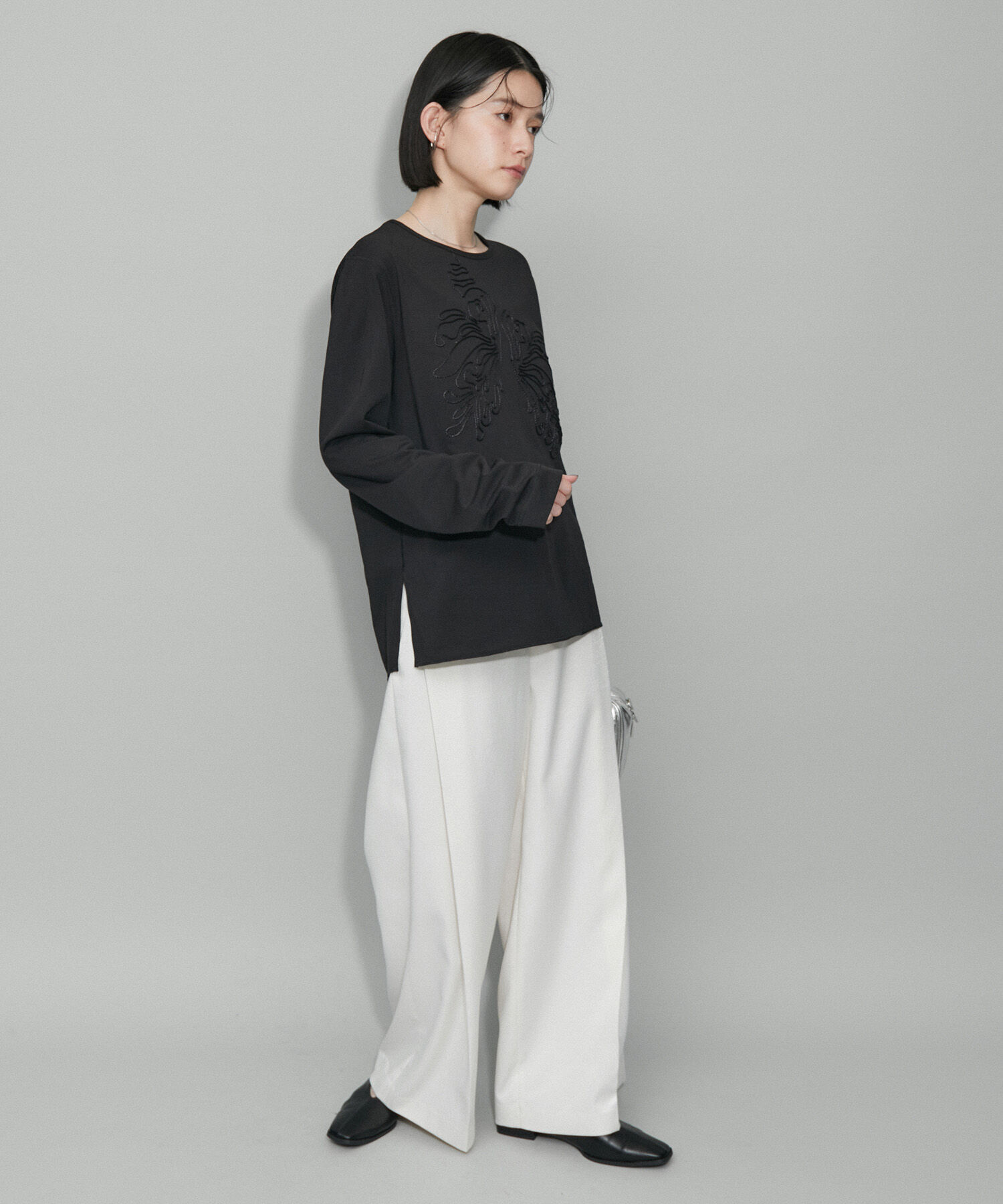 ADAM ET ROPE'「【WEB限定・サステナブル・洗える】コードエンブロイダリーロンTEE」|Tシャツ・カットソー|