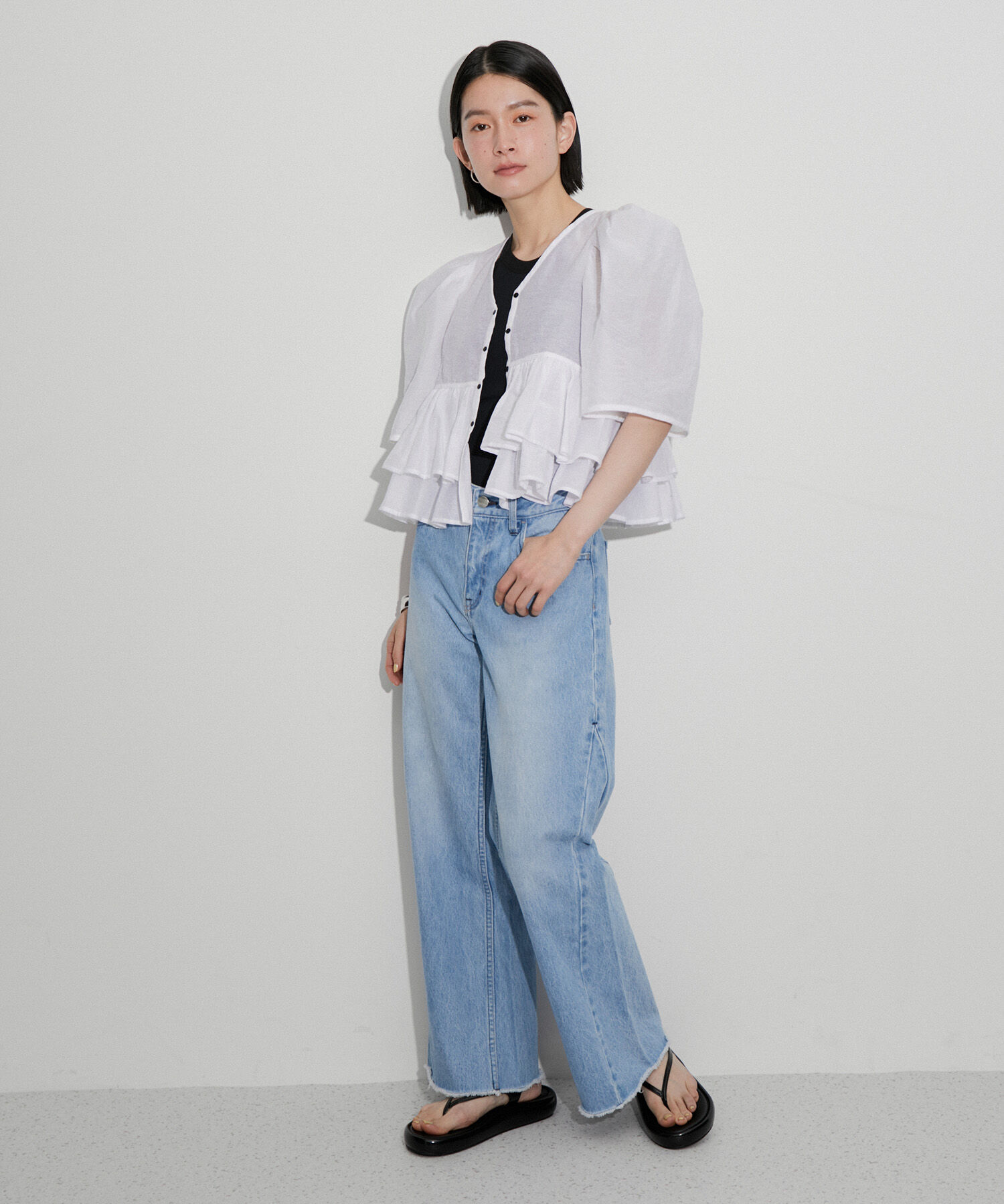 ADAM ET ROPE'「【再入荷・サステナブル】コットンギャザーフリル２WAYブラウス」|シャツ・ブラウス|