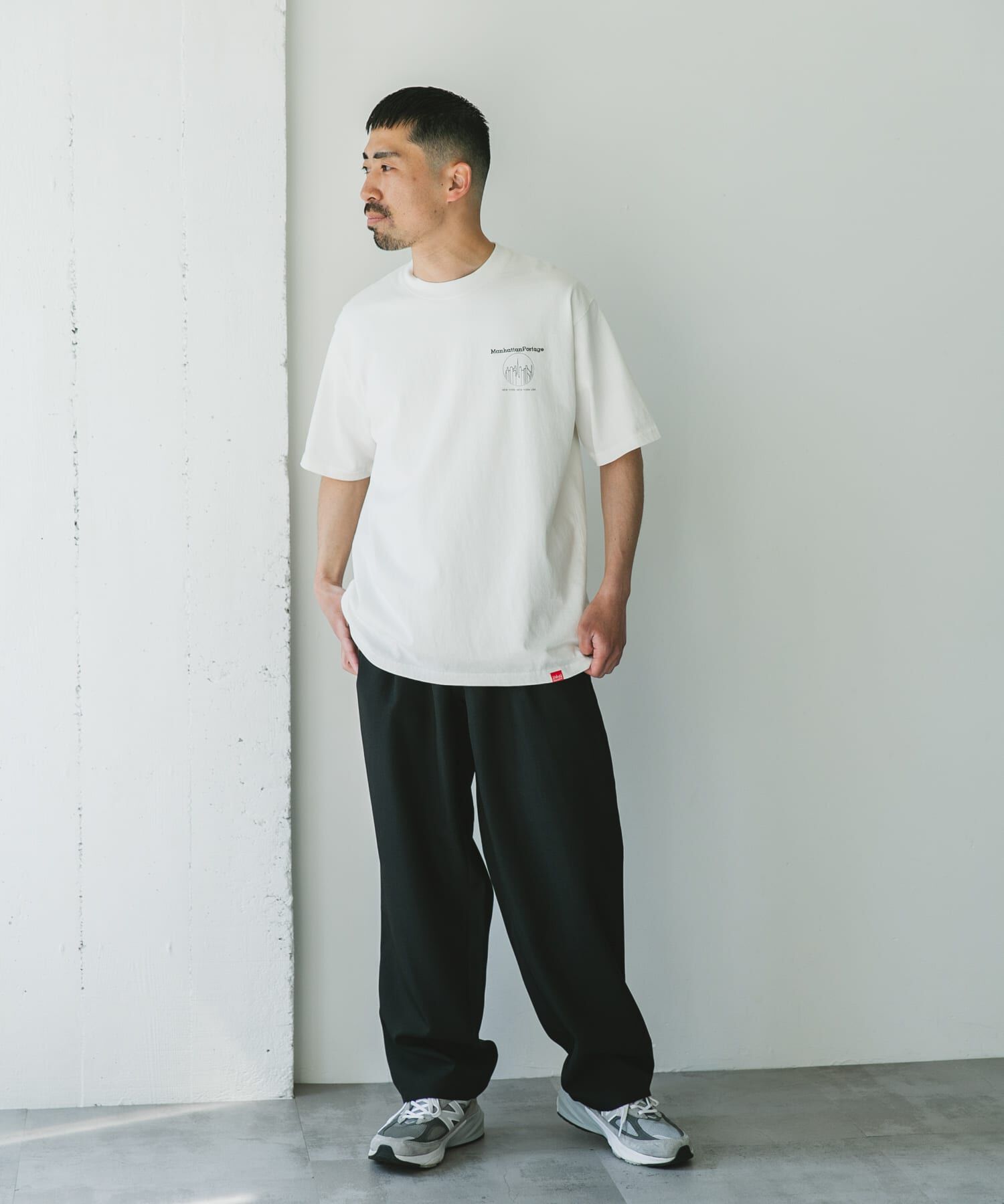 URBAN RESEARCH DOORS「『別注』MANHATTAN PORTAGE&times;DOORS　1ポイントプリントTシャツ」|Tシャツ・カットソー|