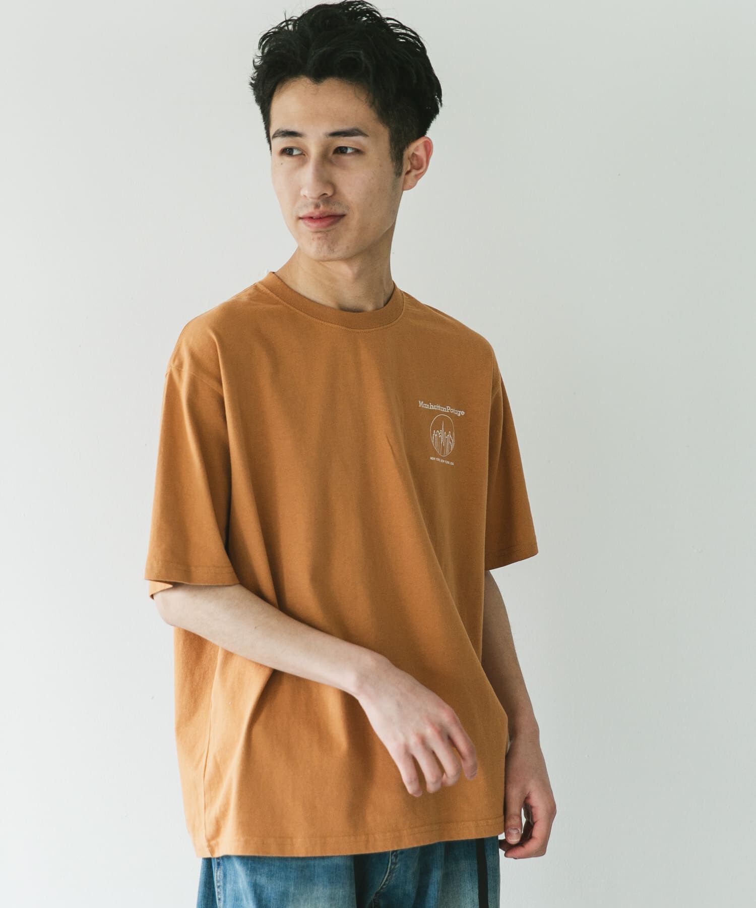 URBAN RESEARCH DOORS「『別注』MANHATTAN PORTAGE&times;DOORS　1ポイントプリントTシャツ」|Tシャツ・カットソー|